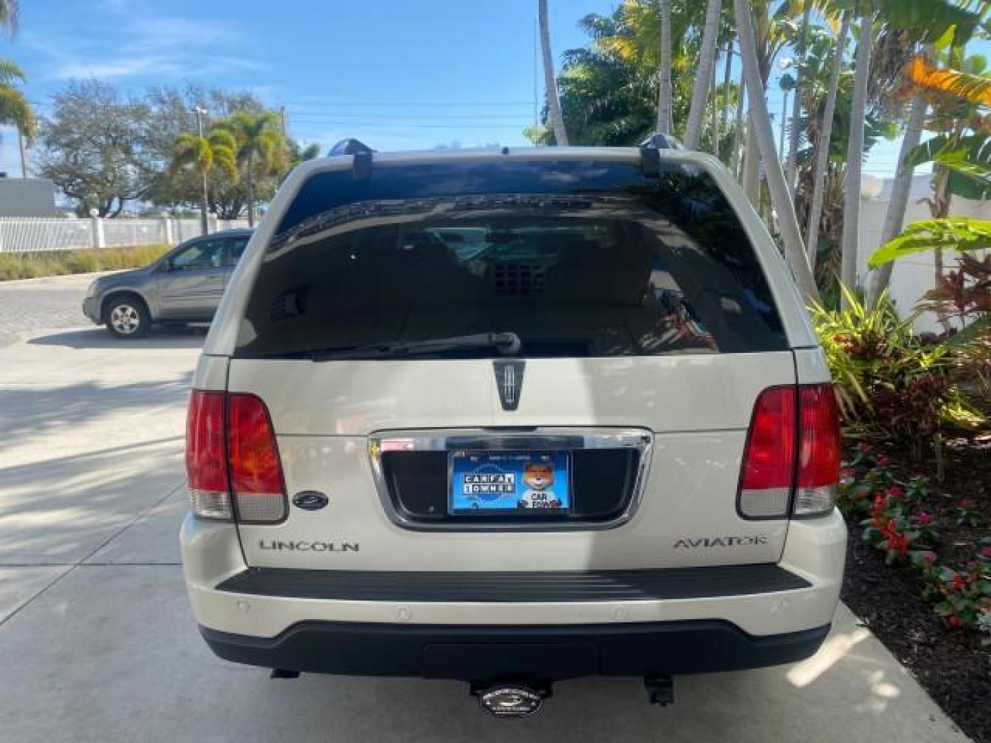 2003 Ceramic White /Light Parchment Lincoln Aviator Premium 4WD SUNROOF (5LMEU78H03Z) with an 4.6L DOHC 32-Valve V8 Engine engine, Automatic transmission, located at 4701 North Dixie Hwy, Pompano Beach, FL, 33064, (954) 422-2889, 26.240938, -80.123474 - OUR WEBPAGE FLORIDACARS1.COM HAS OVER 100 PHOTOS AND FREE CARFAX LINK 2003 LINCOLN AVIATOR PREMIUM 4WD SUNROOF $45,120 NEW TIRES LOOK VERY NICE VIN: 5LMEU78H03ZJ14425 5 L M E U 7 8 H 0 3 Z J 1 4 4 2 5 4 DOOR WAGON/SPORT UTILITY 4.6L V8 F DOHC GASOLINE 18 MPG REAR WHEEL DRIVE W/ 4X4 Features 4WD/AWD - Photo#35