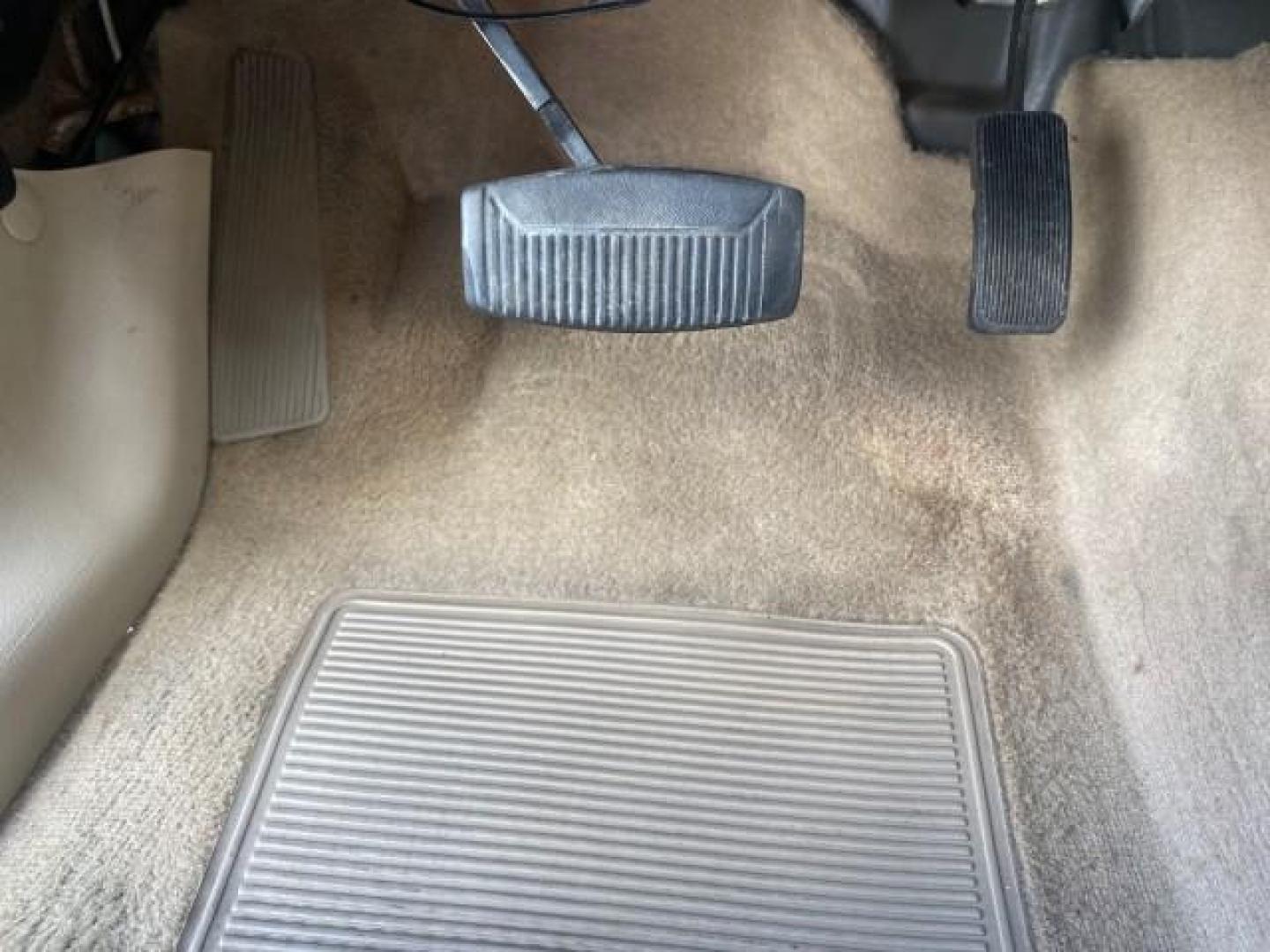 2003 Ceramic White /Light Parchment Lincoln Aviator Premium 4WD SUNROOF (5LMEU78H03Z) with an 4.6L DOHC 32-Valve V8 Engine engine, Automatic transmission, located at 4701 North Dixie Hwy, Pompano Beach, FL, 33064, (954) 422-2889, 26.240938, -80.123474 - OUR WEBPAGE FLORIDACARS1.COM HAS OVER 100 PHOTOS AND FREE CARFAX LINK 2003 LINCOLN AVIATOR PREMIUM 4WD SUNROOF $45,120 NEW TIRES LOOK VERY NICE VIN: 5LMEU78H03ZJ14425 5 L M E U 7 8 H 0 3 Z J 1 4 4 2 5 4 DOOR WAGON/SPORT UTILITY 4.6L V8 F DOHC GASOLINE 18 MPG REAR WHEEL DRIVE W/ 4X4 Features 4WD/AWD - Photo#57