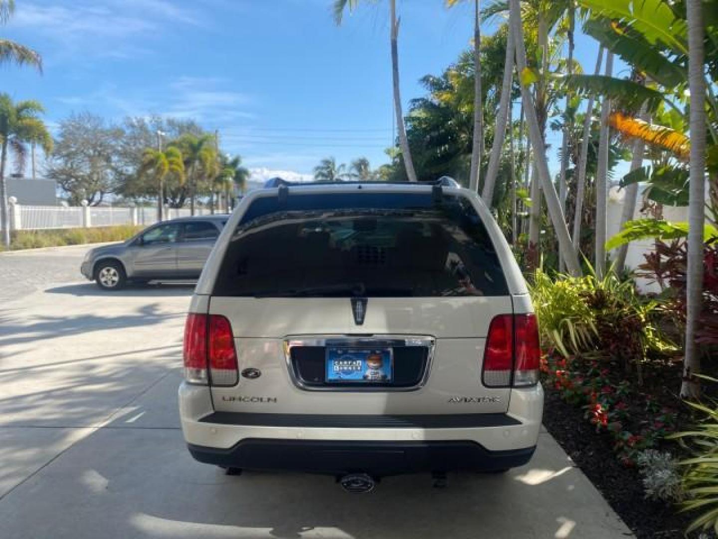 2003 Ceramic White /Light Parchment Lincoln Aviator Premium 4WD SUNROOF (5LMEU78H03Z) with an 4.6L DOHC 32-Valve V8 Engine engine, Automatic transmission, located at 4701 North Dixie Hwy, Pompano Beach, FL, 33064, (954) 422-2889, 26.240938, -80.123474 - OUR WEBPAGE FLORIDACARS1.COM HAS OVER 100 PHOTOS AND FREE CARFAX LINK 2003 LINCOLN AVIATOR PREMIUM 4WD SUNROOF $45,120 NEW TIRES LOOK VERY NICE VIN: 5LMEU78H03ZJ14425 5 L M E U 7 8 H 0 3 Z J 1 4 4 2 5 4 DOOR WAGON/SPORT UTILITY 4.6L V8 F DOHC GASOLINE 18 MPG REAR WHEEL DRIVE W/ 4X4 Features 4WD/AWD - Photo#99