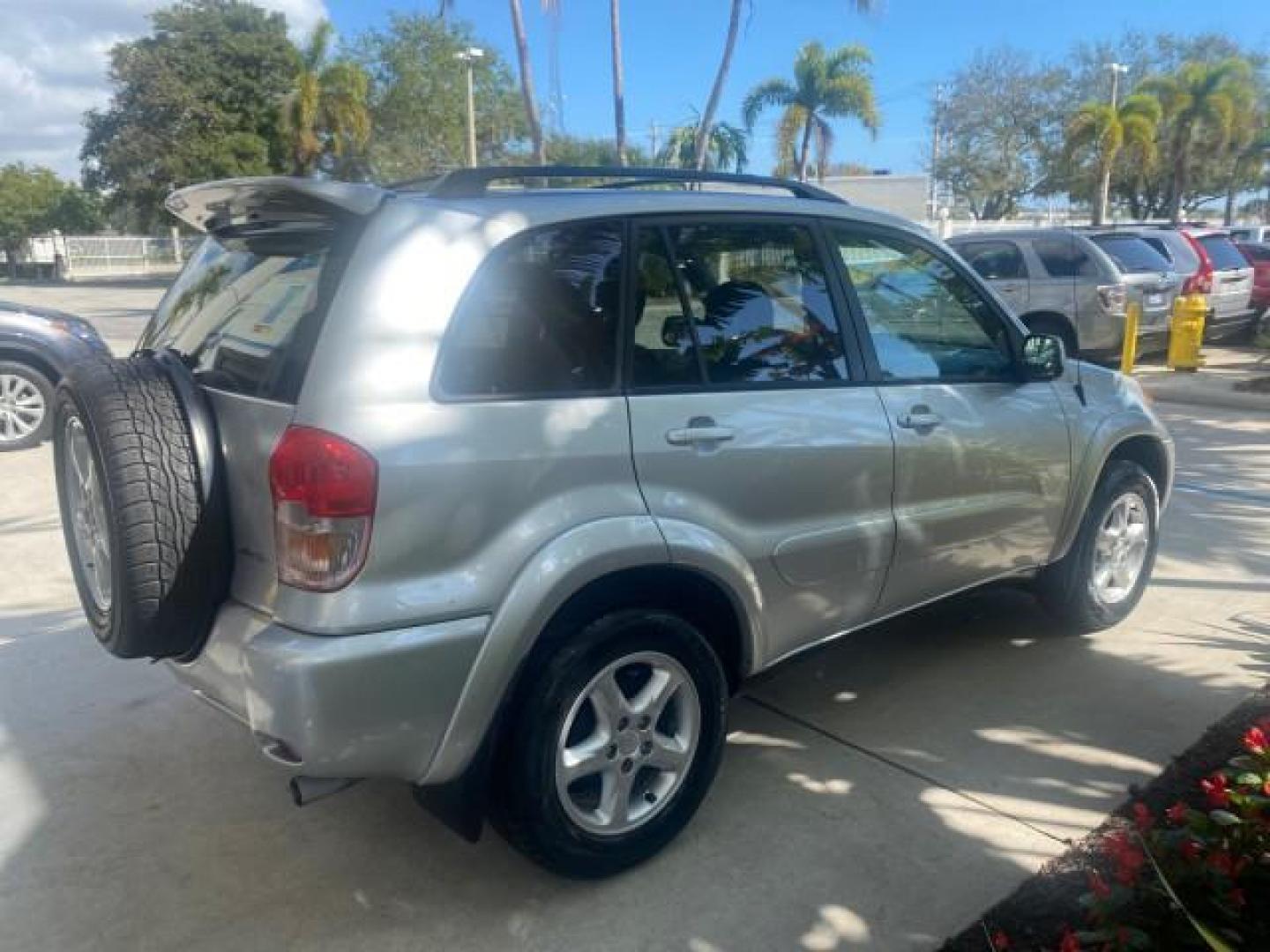 2003 Titanium Metallic /Gray Toyota RAV4 LOW MILES 59,112 4WD (JTEHH20V230) with an 2.0L DOHC EFI 16-Valve 4-Cyl Engine engine, Automatic transmission, located at 4701 North Dixie Hwy, Pompano Beach, FL, 33064, (954) 422-2889, 26.240938, -80.123474 - OUR WEBPAGE FLORIDACARS1.COM HAS OVER 100 PHOTOS AND FREE CARFAX LINK 2003 TOYOTA RAV4 4WD AUTO SUNROOF HARD TO FIND RUNS AND LOOKS LIKE NEW VIN: JTEHH20V230262279 J T E H H 2 0 V 2 3 0 2 6 2 2 7 9 4 DOOR WAGON/SPORT UTILITY 2.0L I4 F DOHC 16V GASOLINE 27 MPG ALL WHEEL DRIVE Features 4WD/AWD ABS Bra - Photo#7