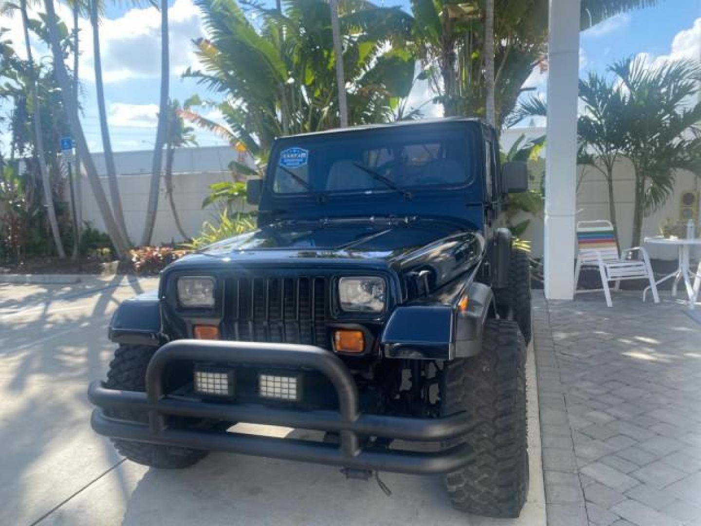 1994 Black /Gray Jeep Wrangler 4.0 6 CYL SE LOW MILES 87,813 (1J4FY29S8RP) with an 4.0L Straight 6-Cyl Engine engine, Automatic transmission, located at 4701 North Dixie Hwy, Pompano Beach, FL, 33064, (954) 422-2889, 26.240938, -80.123474 - OUR WEBPAGE FLORIDACARS1.COM HAS OVER 100 PHOTOS AND FREE CARFAX LINK 1994 JEEP WRANGLER SE AUTO AC BRAND NEW TOP WITH HARDWARE $ 2000 VALUE INCLUDED VIN: 1J4FY29S8RP433289 1 J 4 F Y 2 9 S 8 R P 4 3 3 2 8 9 UTILITY (BLAZER, JIMMY, SCOUT, ETC.) 4.0L I6 F GASOLINE REAR WHEEL DRIVE W/ 4X4 Features ABS - Photo#3