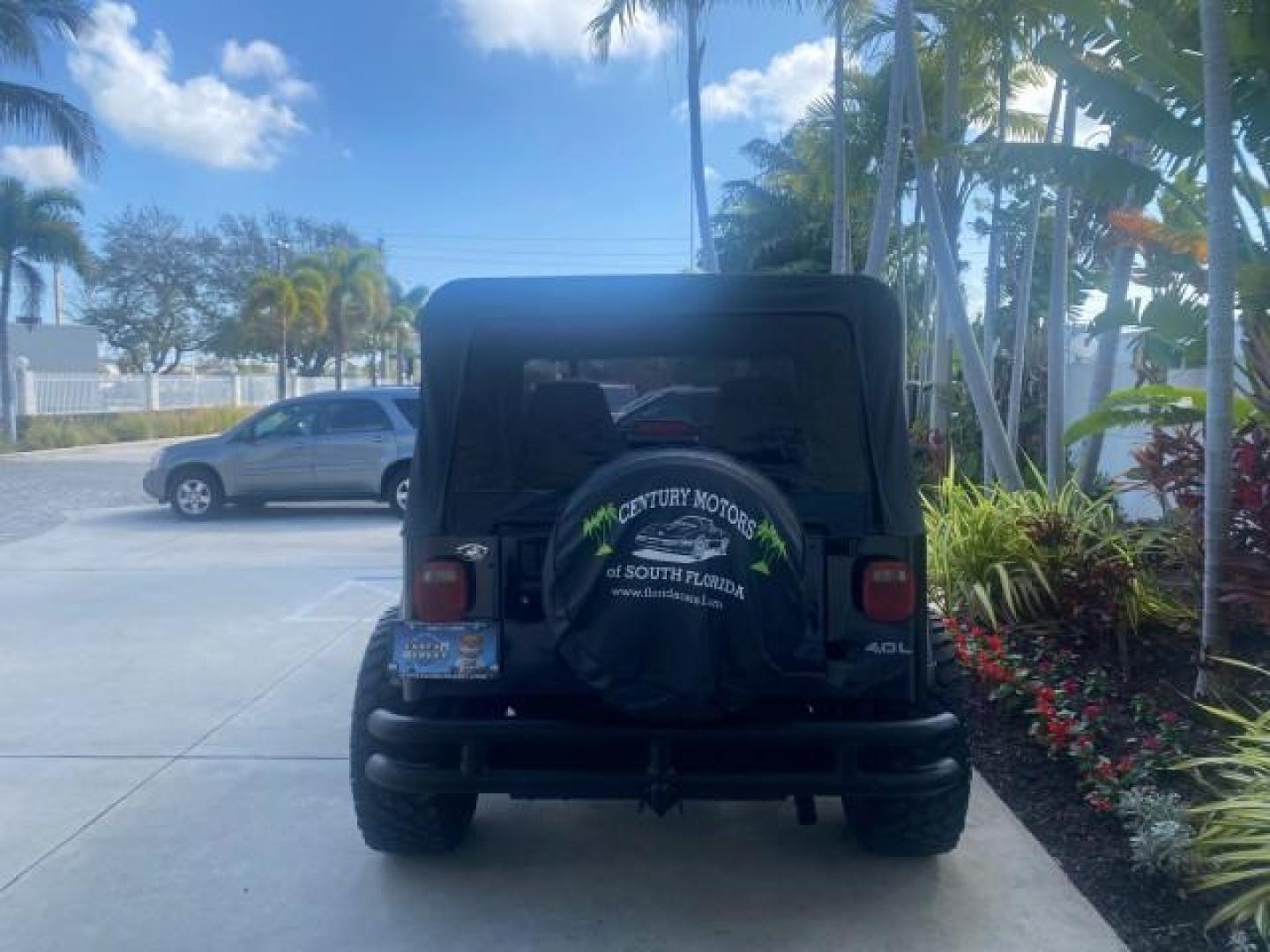 1994 Black /Gray Jeep Wrangler 4.0 6 CYL SE LOW MILES 87,813 (1J4FY29S8RP) with an 4.0L Straight 6-Cyl Engine engine, Automatic transmission, located at 4701 North Dixie Hwy, Pompano Beach, FL, 33064, (954) 422-2889, 26.240938, -80.123474 - OUR WEBPAGE FLORIDACARS1.COM HAS OVER 100 PHOTOS AND FREE CARFAX LINK 1994 JEEP WRANGLER SE AUTO AC BRAND NEW TOP WITH HARDWARE $ 2000 VALUE INCLUDED VIN: 1J4FY29S8RP433289 1 J 4 F Y 2 9 S 8 R P 4 3 3 2 8 9 UTILITY (BLAZER, JIMMY, SCOUT, ETC.) 4.0L I6 F GASOLINE REAR WHEEL DRIVE W/ 4X4 Features ABS - Photo#6