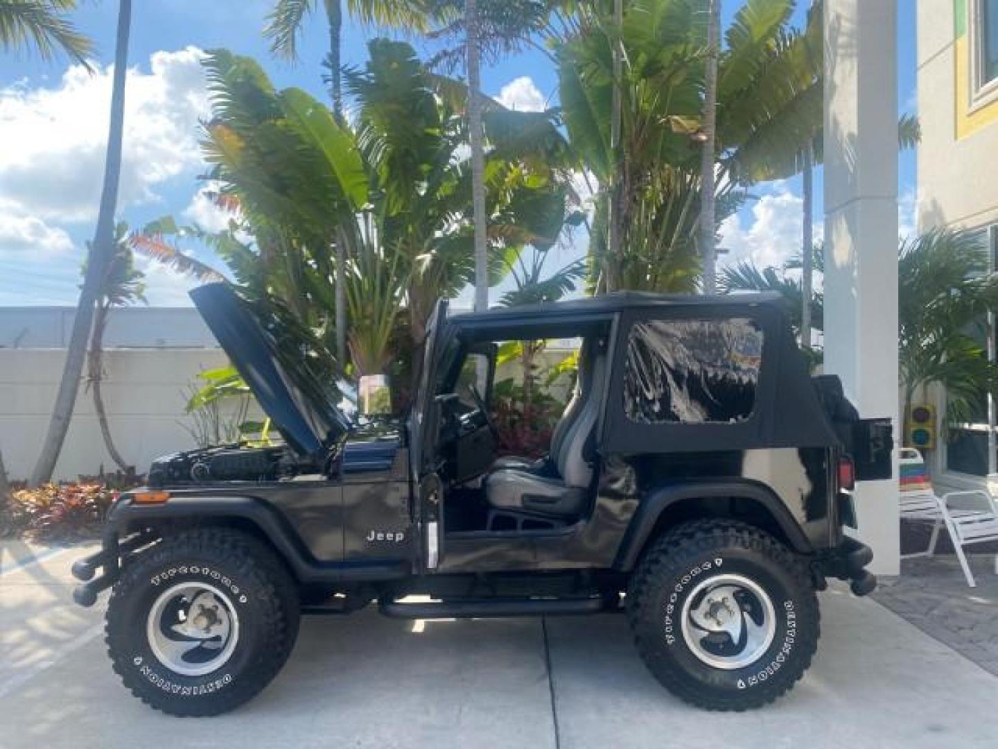 1994 Black /Gray Jeep Wrangler 4.0 6 CYL SE LOW MILES 87,813 (1J4FY29S8RP) with an 4.0L Straight 6-Cyl Engine engine, Automatic transmission, located at 4701 North Dixie Hwy, Pompano Beach, FL, 33064, (954) 422-2889, 26.240938, -80.123474 - OUR WEBPAGE FLORIDACARS1.COM HAS OVER 100 PHOTOS AND FREE CARFAX LINK 1994 JEEP WRANGLER SE AUTO AC BRAND NEW TOP WITH HARDWARE $ 2000 VALUE INCLUDED VIN: 1J4FY29S8RP433289 1 J 4 F Y 2 9 S 8 R P 4 3 3 2 8 9 UTILITY (BLAZER, JIMMY, SCOUT, ETC.) 4.0L I6 F GASOLINE REAR WHEEL DRIVE W/ 4X4 Features ABS - Photo#8
