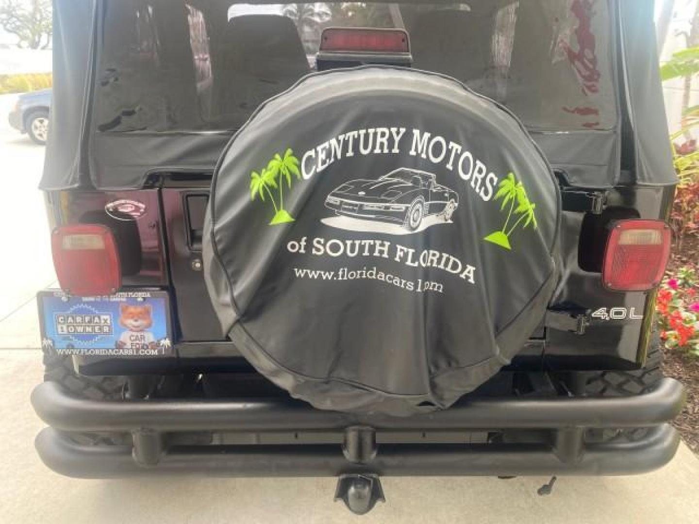 1994 Black /Gray Jeep Wrangler 4.0 6 CYL SE LOW MILES 87,813 (1J4FY29S8RP) with an 4.0L Straight 6-Cyl Engine engine, Automatic transmission, located at 4701 North Dixie Hwy, Pompano Beach, FL, 33064, (954) 422-2889, 26.240938, -80.123474 - OUR WEBPAGE FLORIDACARS1.COM HAS OVER 100 PHOTOS AND FREE CARFAX LINK 1994 JEEP WRANGLER SE AUTO AC BRAND NEW TOP WITH HARDWARE $ 2000 VALUE INCLUDED VIN: 1J4FY29S8RP433289 1 J 4 F Y 2 9 S 8 R P 4 3 3 2 8 9 UTILITY (BLAZER, JIMMY, SCOUT, ETC.) 4.0L I6 F GASOLINE REAR WHEEL DRIVE W/ 4X4 Features ABS - Photo#85