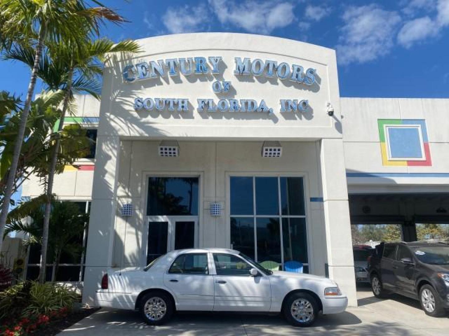 2005 Vibrant White /Medium Parchment Mercury Grand Marquis GS LOW MILES 49,348 (2MEFM74W85X) with an 4.6L OHC SEFI V8 Engine engine, Automatic transmission, located at 4701 North Dixie Hwy, Pompano Beach, FL, 33064, (954) 422-2889, 26.240938, -80.123474 - OUR WEBPAGE FLORIDACARS1.COM HAS OVER 100 PHOTOS AND FREE CARFAX LINK 2005 MERCURY GRAND MARQUIS GS VIN: 2MEFM74W85X603873 2 M E F M 7 4 W 8 5 X 6 0 3 8 7 3 SEDAN 4 DR 4.6L V8 F DOHC GASOLINE 25 MPG REAR WHEEL DRIVE Features ABS Brakes Air Conditioning AM/FM Stereo Automatic Transmission CD Audio Cl- Photo#0