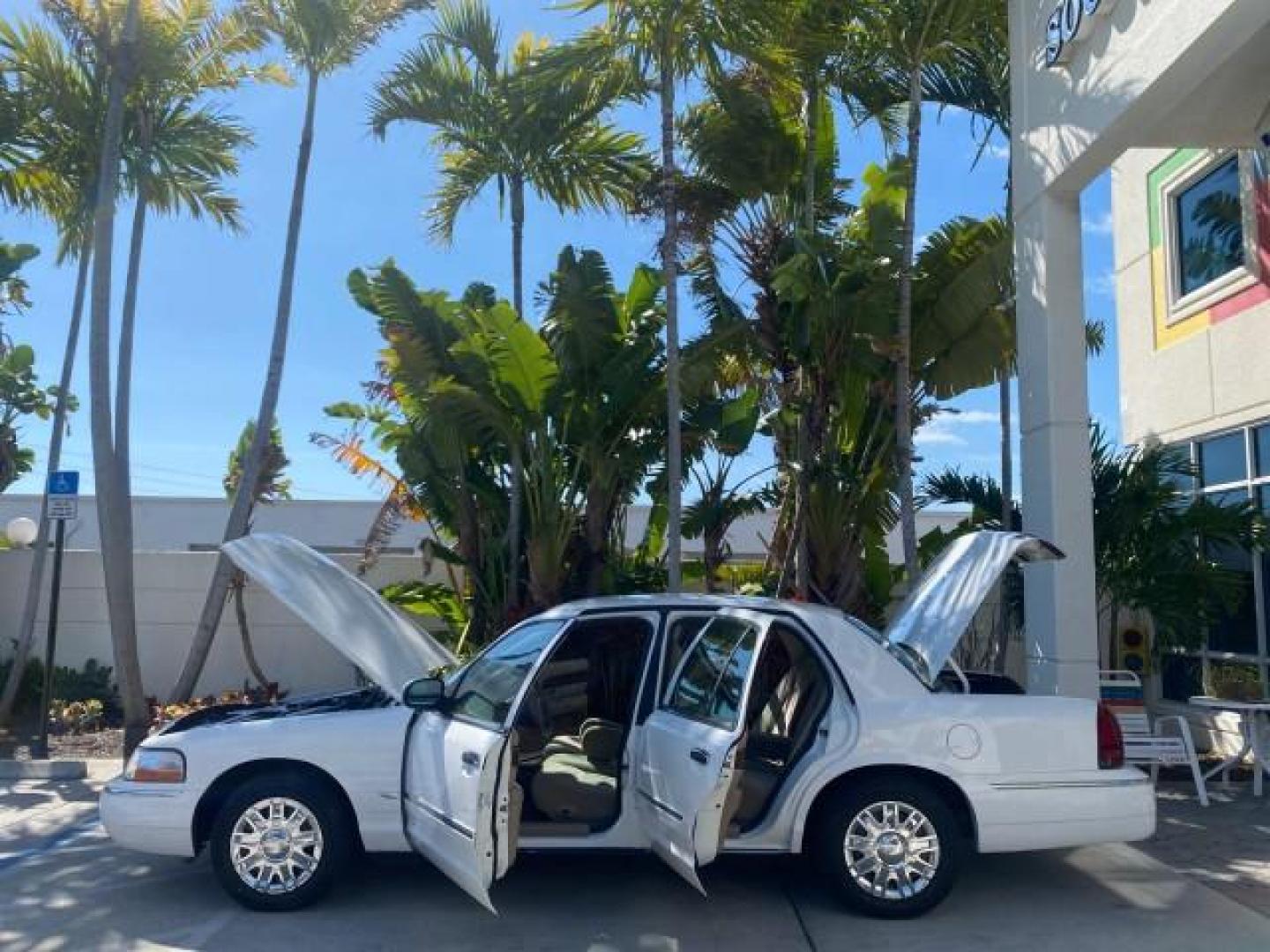 2005 Vibrant White /Medium Parchment Mercury Grand Marquis GS LOW MILES 49,348 (2MEFM74W85X) with an 4.6L OHC SEFI V8 Engine engine, Automatic transmission, located at 4701 North Dixie Hwy, Pompano Beach, FL, 33064, (954) 422-2889, 26.240938, -80.123474 - OUR WEBPAGE FLORIDACARS1.COM HAS OVER 100 PHOTOS AND FREE CARFAX LINK 2005 MERCURY GRAND MARQUIS GS VIN: 2MEFM74W85X603873 2 M E F M 7 4 W 8 5 X 6 0 3 8 7 3 SEDAN 4 DR 4.6L V8 F DOHC GASOLINE 25 MPG REAR WHEEL DRIVE Features ABS Brakes Air Conditioning AM/FM Stereo Automatic Transmission CD Audio Cl- Photo#8