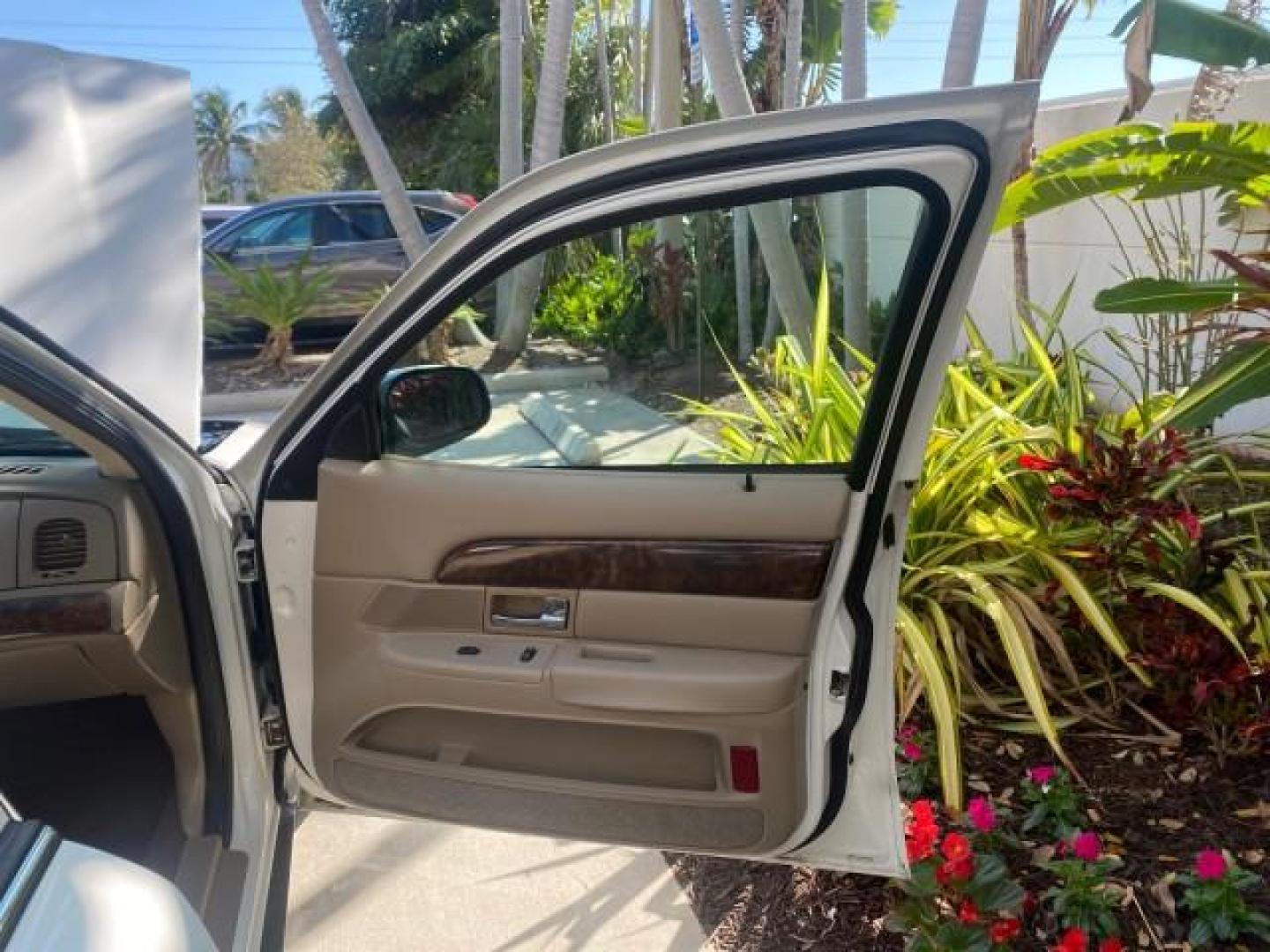 2005 Vibrant White /Medium Parchment Mercury Grand Marquis GS LOW MILES 49,348 (2MEFM74W85X) with an 4.6L OHC SEFI V8 Engine engine, Automatic transmission, located at 4701 North Dixie Hwy, Pompano Beach, FL, 33064, (954) 422-2889, 26.240938, -80.123474 - OUR WEBPAGE FLORIDACARS1.COM HAS OVER 100 PHOTOS AND FREE CARFAX LINK 2005 MERCURY GRAND MARQUIS GS VIN: 2MEFM74W85X603873 2 M E F M 7 4 W 8 5 X 6 0 3 8 7 3 SEDAN 4 DR 4.6L V8 F DOHC GASOLINE 25 MPG REAR WHEEL DRIVE Features ABS Brakes Air Conditioning AM/FM Stereo Automatic Transmission CD Audio Cl- Photo#11