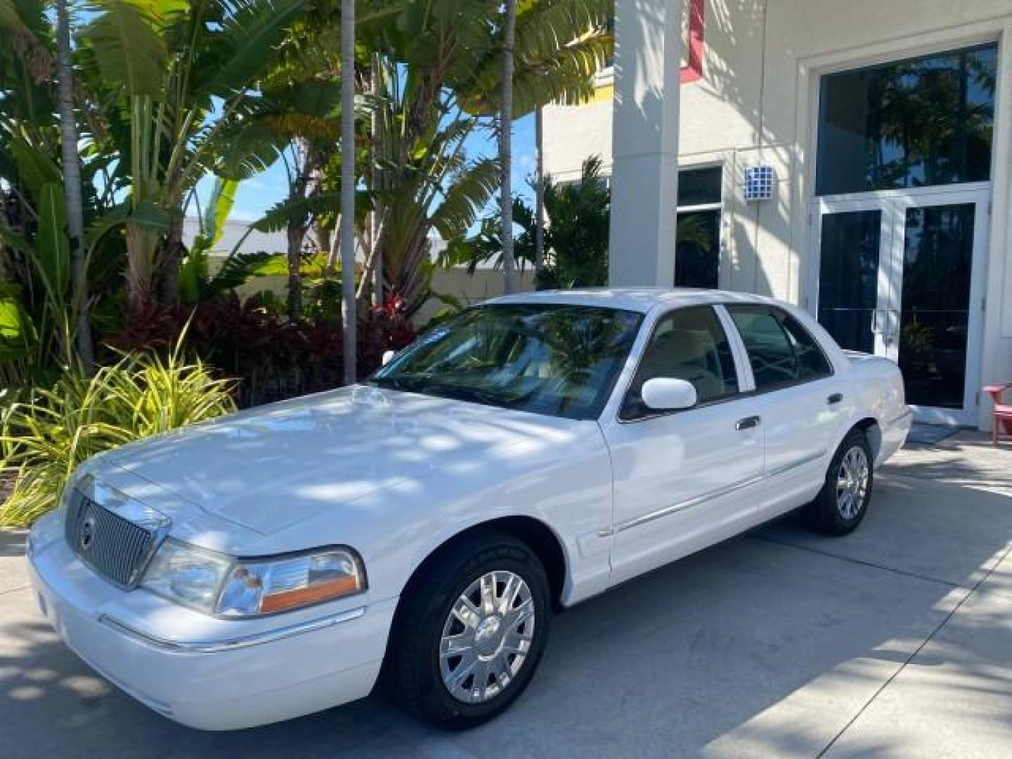2005 Vibrant White /Medium Parchment Mercury Grand Marquis GS LOW MILES 49,348 (2MEFM74W85X) with an 4.6L OHC SEFI V8 Engine engine, Automatic transmission, located at 4701 North Dixie Hwy, Pompano Beach, FL, 33064, (954) 422-2889, 26.240938, -80.123474 - OUR WEBPAGE FLORIDACARS1.COM HAS OVER 100 PHOTOS AND FREE CARFAX LINK 2005 MERCURY GRAND MARQUIS GS VIN: 2MEFM74W85X603873 2 M E F M 7 4 W 8 5 X 6 0 3 8 7 3 SEDAN 4 DR 4.6L V8 F DOHC GASOLINE 25 MPG REAR WHEEL DRIVE Features ABS Brakes Air Conditioning AM/FM Stereo Automatic Transmission CD Audio Cl- Photo#29