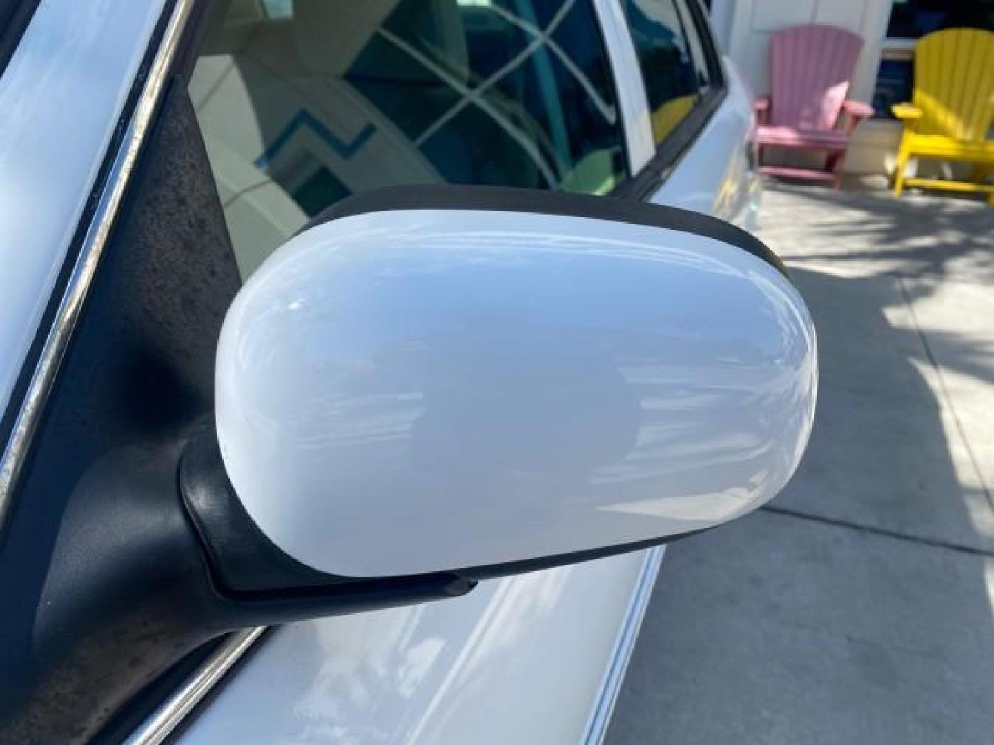 2005 Vibrant White /Medium Parchment Mercury Grand Marquis GS LOW MILES 49,348 (2MEFM74W85X) with an 4.6L OHC SEFI V8 Engine engine, Automatic transmission, located at 4701 North Dixie Hwy, Pompano Beach, FL, 33064, (954) 422-2889, 26.240938, -80.123474 - OUR WEBPAGE FLORIDACARS1.COM HAS OVER 100 PHOTOS AND FREE CARFAX LINK 2005 MERCURY GRAND MARQUIS GS VIN: 2MEFM74W85X603873 2 M E F M 7 4 W 8 5 X 6 0 3 8 7 3 SEDAN 4 DR 4.6L V8 F DOHC GASOLINE 25 MPG REAR WHEEL DRIVE Features ABS Brakes Air Conditioning AM/FM Stereo Automatic Transmission CD Audio Cl- Photo#40