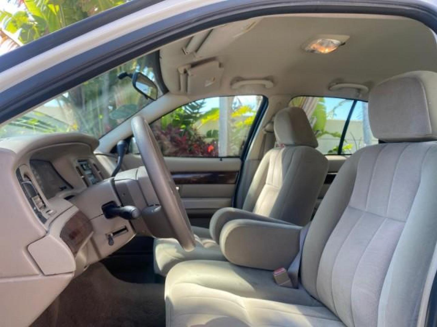 2005 Vibrant White /Medium Parchment Mercury Grand Marquis GS LOW MILES 49,348 (2MEFM74W85X) with an 4.6L OHC SEFI V8 Engine engine, Automatic transmission, located at 4701 North Dixie Hwy, Pompano Beach, FL, 33064, (954) 422-2889, 26.240938, -80.123474 - OUR WEBPAGE FLORIDACARS1.COM HAS OVER 100 PHOTOS AND FREE CARFAX LINK 2005 MERCURY GRAND MARQUIS GS VIN: 2MEFM74W85X603873 2 M E F M 7 4 W 8 5 X 6 0 3 8 7 3 SEDAN 4 DR 4.6L V8 F DOHC GASOLINE 25 MPG REAR WHEEL DRIVE Features ABS Brakes Air Conditioning AM/FM Stereo Automatic Transmission CD Audio Cl- Photo#42
