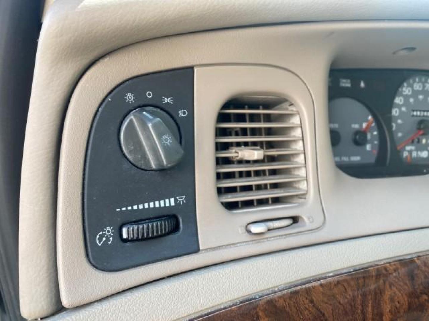 2005 Vibrant White /Medium Parchment Mercury Grand Marquis GS LOW MILES 49,348 (2MEFM74W85X) with an 4.6L OHC SEFI V8 Engine engine, Automatic transmission, located at 4701 North Dixie Hwy, Pompano Beach, FL, 33064, (954) 422-2889, 26.240938, -80.123474 - OUR WEBPAGE FLORIDACARS1.COM HAS OVER 100 PHOTOS AND FREE CARFAX LINK 2005 MERCURY GRAND MARQUIS GS VIN: 2MEFM74W85X603873 2 M E F M 7 4 W 8 5 X 6 0 3 8 7 3 SEDAN 4 DR 4.6L V8 F DOHC GASOLINE 25 MPG REAR WHEEL DRIVE Features ABS Brakes Air Conditioning AM/FM Stereo Automatic Transmission CD Audio Cl- Photo#52