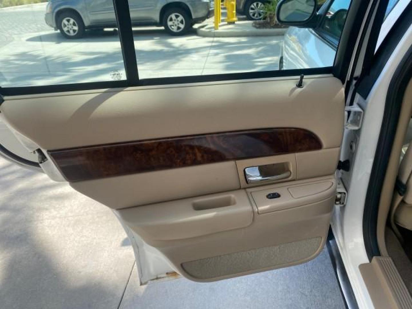 2005 Vibrant White /Medium Parchment Mercury Grand Marquis GS LOW MILES 49,348 (2MEFM74W85X) with an 4.6L OHC SEFI V8 Engine engine, Automatic transmission, located at 4701 North Dixie Hwy, Pompano Beach, FL, 33064, (954) 422-2889, 26.240938, -80.123474 - OUR WEBPAGE FLORIDACARS1.COM HAS OVER 100 PHOTOS AND FREE CARFAX LINK 2005 MERCURY GRAND MARQUIS GS VIN: 2MEFM74W85X603873 2 M E F M 7 4 W 8 5 X 6 0 3 8 7 3 SEDAN 4 DR 4.6L V8 F DOHC GASOLINE 25 MPG REAR WHEEL DRIVE Features ABS Brakes Air Conditioning AM/FM Stereo Automatic Transmission CD Audio Cl- Photo#67