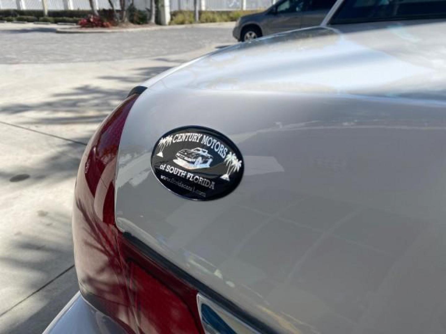 2005 Vibrant White /Medium Parchment Mercury Grand Marquis GS LOW MILES 49,348 (2MEFM74W85X) with an 4.6L OHC SEFI V8 Engine engine, Automatic transmission, located at 4701 North Dixie Hwy, Pompano Beach, FL, 33064, (954) 422-2889, 26.240938, -80.123474 - OUR WEBPAGE FLORIDACARS1.COM HAS OVER 100 PHOTOS AND FREE CARFAX LINK 2005 MERCURY GRAND MARQUIS GS VIN: 2MEFM74W85X603873 2 M E F M 7 4 W 8 5 X 6 0 3 8 7 3 SEDAN 4 DR 4.6L V8 F DOHC GASOLINE 25 MPG REAR WHEEL DRIVE Features ABS Brakes Air Conditioning AM/FM Stereo Automatic Transmission CD Audio Cl- Photo#85