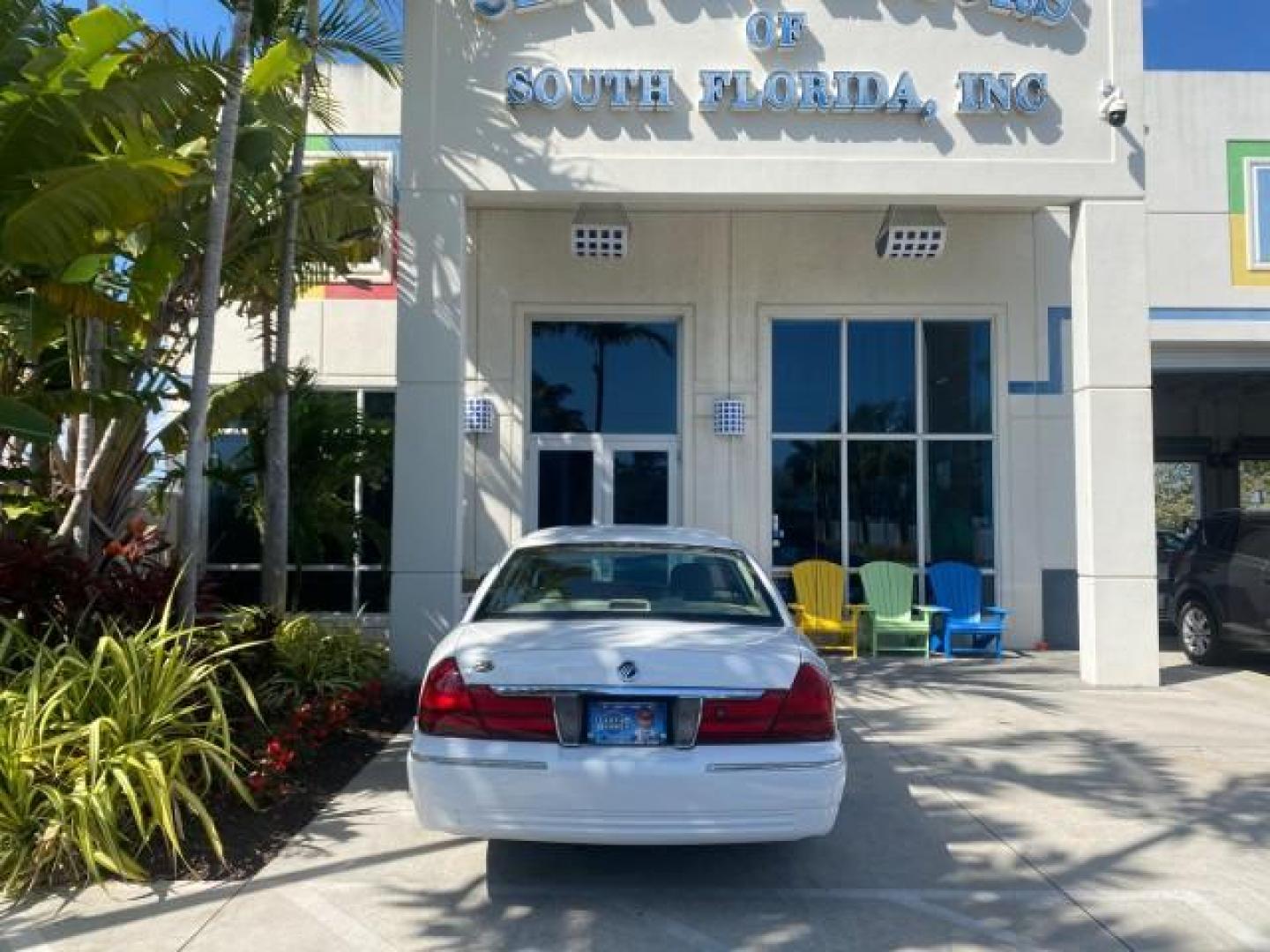 2005 Vibrant White /Medium Parchment Mercury Grand Marquis GS LOW MILES 49,348 (2MEFM74W85X) with an 4.6L OHC SEFI V8 Engine engine, Automatic transmission, located at 4701 North Dixie Hwy, Pompano Beach, FL, 33064, (954) 422-2889, 26.240938, -80.123474 - OUR WEBPAGE FLORIDACARS1.COM HAS OVER 100 PHOTOS AND FREE CARFAX LINK 2005 MERCURY GRAND MARQUIS GS VIN: 2MEFM74W85X603873 2 M E F M 7 4 W 8 5 X 6 0 3 8 7 3 SEDAN 4 DR 4.6L V8 F DOHC GASOLINE 25 MPG REAR WHEEL DRIVE Features ABS Brakes Air Conditioning AM/FM Stereo Automatic Transmission CD Audio Cl- Photo#87