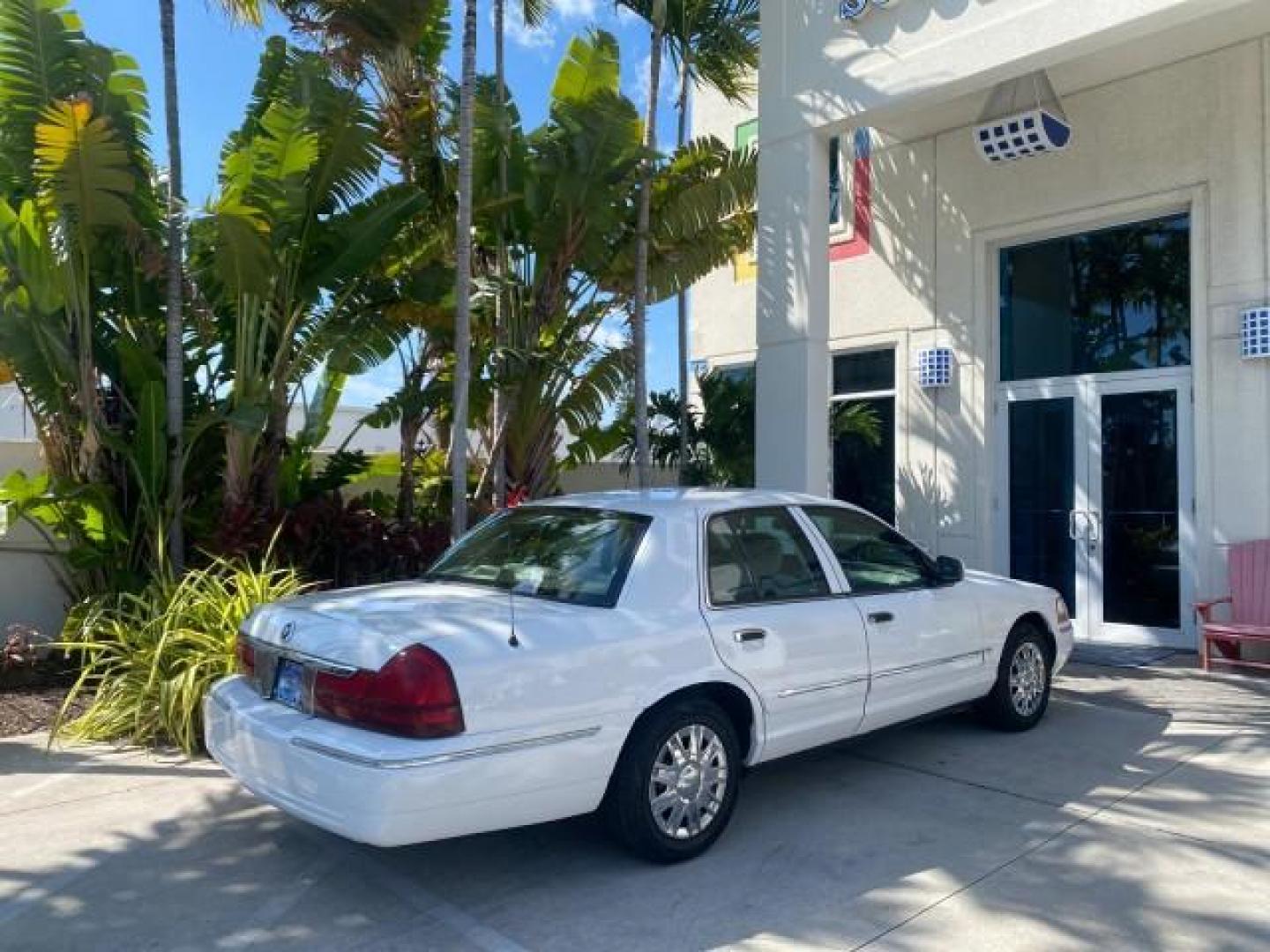 2005 Vibrant White /Medium Parchment Mercury Grand Marquis GS LOW MILES 49,348 (2MEFM74W85X) with an 4.6L OHC SEFI V8 Engine engine, Automatic transmission, located at 4701 North Dixie Hwy, Pompano Beach, FL, 33064, (954) 422-2889, 26.240938, -80.123474 - OUR WEBPAGE FLORIDACARS1.COM HAS OVER 100 PHOTOS AND FREE CARFAX LINK 2005 MERCURY GRAND MARQUIS GS VIN: 2MEFM74W85X603873 2 M E F M 7 4 W 8 5 X 6 0 3 8 7 3 SEDAN 4 DR 4.6L V8 F DOHC GASOLINE 25 MPG REAR WHEEL DRIVE Features ABS Brakes Air Conditioning AM/FM Stereo Automatic Transmission CD Audio Cl- Photo#89