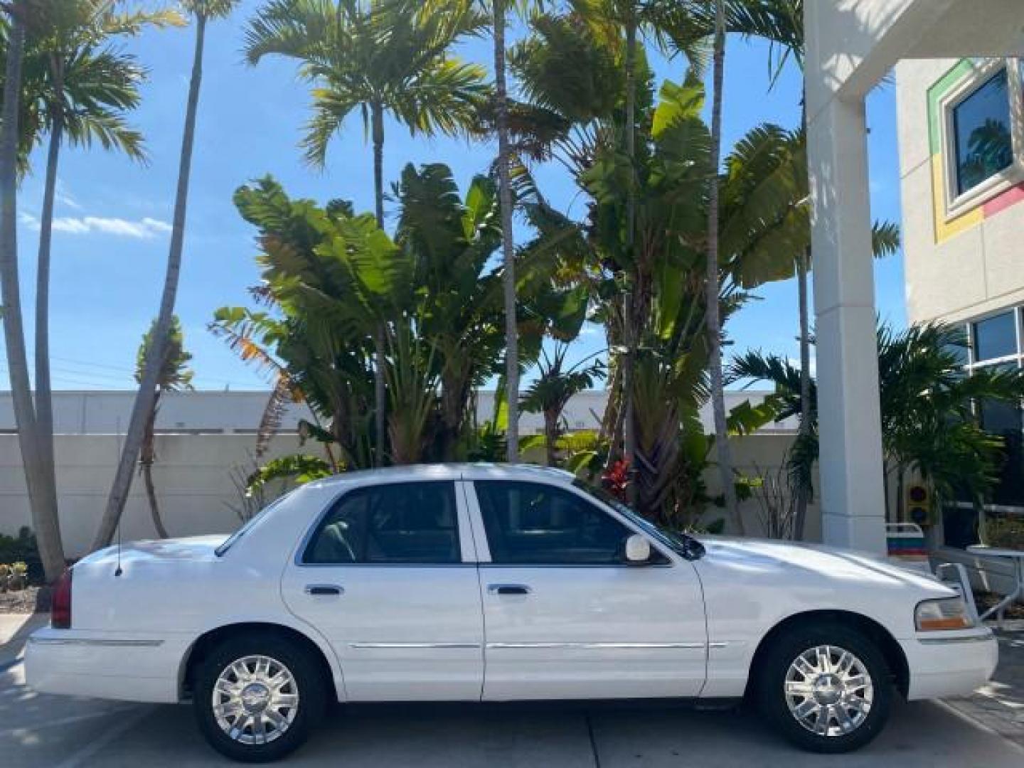 2005 Vibrant White /Medium Parchment Mercury Grand Marquis GS LOW MILES 49,348 (2MEFM74W85X) with an 4.6L OHC SEFI V8 Engine engine, Automatic transmission, located at 4701 North Dixie Hwy, Pompano Beach, FL, 33064, (954) 422-2889, 26.240938, -80.123474 - OUR WEBPAGE FLORIDACARS1.COM HAS OVER 100 PHOTOS AND FREE CARFAX LINK 2005 MERCURY GRAND MARQUIS GS VIN: 2MEFM74W85X603873 2 M E F M 7 4 W 8 5 X 6 0 3 8 7 3 SEDAN 4 DR 4.6L V8 F DOHC GASOLINE 25 MPG REAR WHEEL DRIVE Features ABS Brakes Air Conditioning AM/FM Stereo Automatic Transmission CD Audio Cl- Photo#92