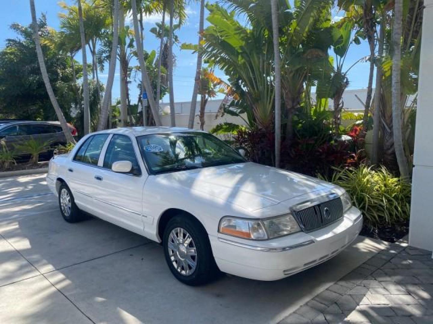 2005 Vibrant White /Medium Parchment Mercury Grand Marquis GS LOW MILES 49,348 (2MEFM74W85X) with an 4.6L OHC SEFI V8 Engine engine, Automatic transmission, located at 4701 North Dixie Hwy, Pompano Beach, FL, 33064, (954) 422-2889, 26.240938, -80.123474 - OUR WEBPAGE FLORIDACARS1.COM HAS OVER 100 PHOTOS AND FREE CARFAX LINK 2005 MERCURY GRAND MARQUIS GS VIN: 2MEFM74W85X603873 2 M E F M 7 4 W 8 5 X 6 0 3 8 7 3 SEDAN 4 DR 4.6L V8 F DOHC GASOLINE 25 MPG REAR WHEEL DRIVE Features ABS Brakes Air Conditioning AM/FM Stereo Automatic Transmission CD Audio Cl- Photo#93