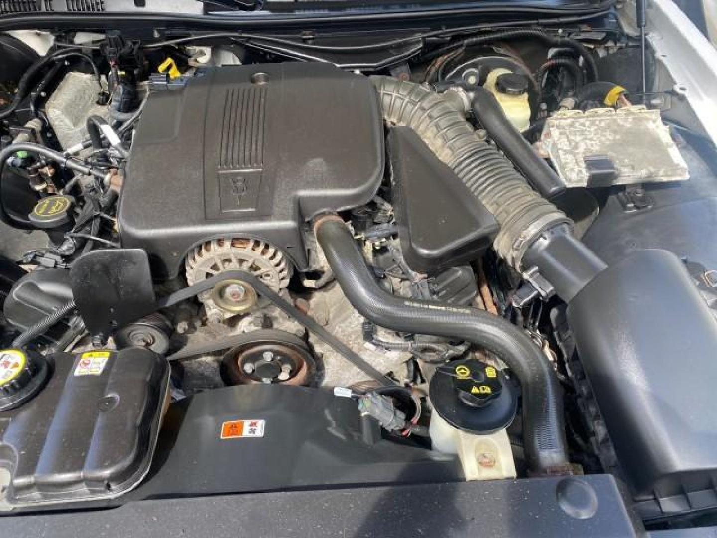 2005 Vibrant White /Medium Parchment Mercury Grand Marquis GS LOW MILES 49,348 (2MEFM74W85X) with an 4.6L OHC SEFI V8 Engine engine, Automatic transmission, located at 4701 North Dixie Hwy, Pompano Beach, FL, 33064, (954) 422-2889, 26.240938, -80.123474 - OUR WEBPAGE FLORIDACARS1.COM HAS OVER 100 PHOTOS AND FREE CARFAX LINK 2005 MERCURY GRAND MARQUIS GS VIN: 2MEFM74W85X603873 2 M E F M 7 4 W 8 5 X 6 0 3 8 7 3 SEDAN 4 DR 4.6L V8 F DOHC GASOLINE 25 MPG REAR WHEEL DRIVE Features ABS Brakes Air Conditioning AM/FM Stereo Automatic Transmission CD Audio Cl- Photo#25