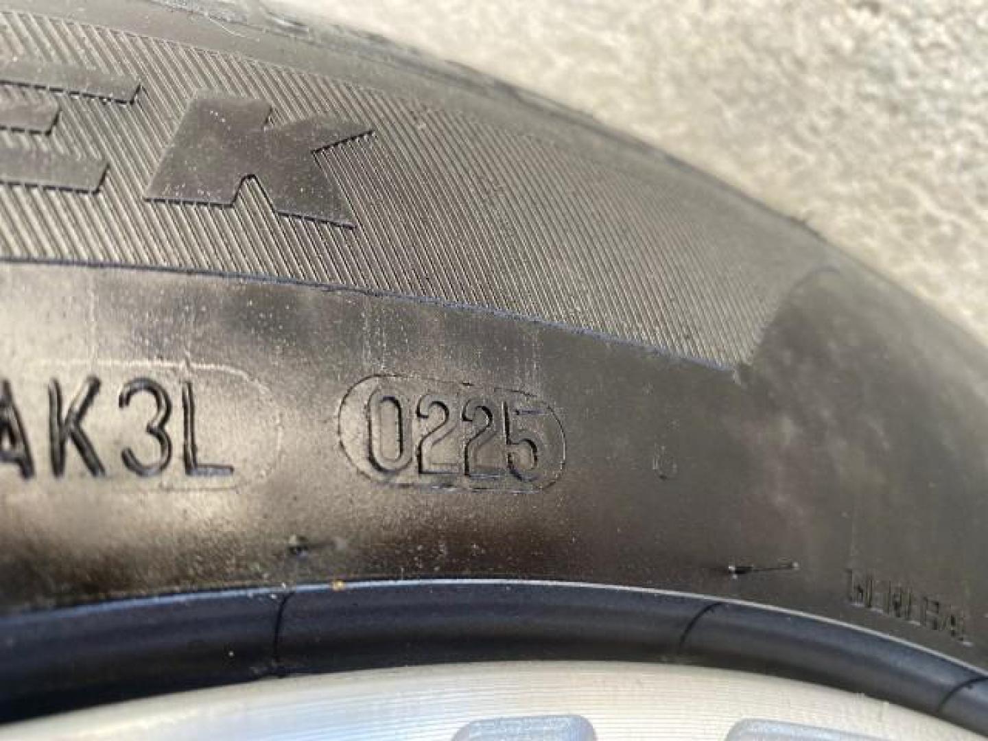 2007 Desert Sand Mica /Graphite Toyota Avalon XL Limited LOW MILES 73,237 (4T1BK36BX7U) with an 3.5L DOHC EFI 24-Valve V6 Engine engine, Automatic transmission, located at 4701 North Dixie Hwy, Pompano Beach, FL, 33064, (954) 422-2889, 26.240938, -80.123474 - OUR WEBPAGE FLORIDACARS1.COM HAS OVER 100 PHOTOS AND FREE CARFAX LINK 2007 TOYOTA AVALON XL LIMITED SUNROOF LEATHER LOADED NEW $34,065 VIN: 4T1BK36BX7U252561 4 T 1 B K 3 6 B X 7 U 2 5 2 5 6 1 SEDAN 4 DR 3.5L V6 F DOHC 24V GASOLINE 28 MPG FRONT WHEEL DRIVE Features A/C Seat(s) ABS Brakes Air Conditio - Photo#94