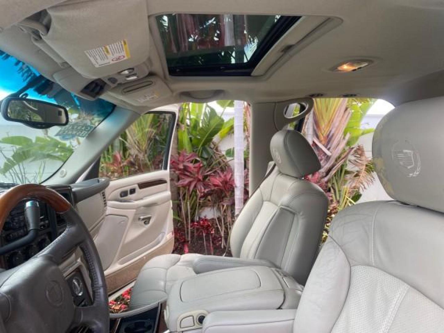 2002 White Diamond /Pewter Cadillac Escalade LOW MILES 67,881 1 OWNER (1GYEC63T92R) with an 5.3L Vortec 1000 SFI V8 Engine engine, Automatic transmission, located at 4701 North Dixie Hwy, Pompano Beach, FL, 33064, (954) 422-2889, 26.240938, -80.123474 - OUR WEBPAGE FLORIDACARS1.COM HAS OVER 100 PHOTOS AND FREE CARFAX LINK 2002 CADILLAC ESCALADE 1 OWNER SUNROOF WHITE DIAMOND PEARL NEW $48,735 VIN: 1GYEC63T92R185082 1 G Y E C 6 3 T 9 2 R 1 8 5 0 8 2 4 DOOR WAGON/SPORT UTILITY 5.3L V8 F GASOLINE 18 MPG REAR WHEEL DRIVE Features ABS Brakes Air Conditio - Photo#10