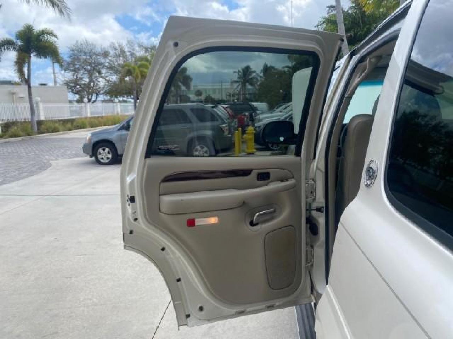 2002 White Diamond /Pewter Cadillac Escalade LOW MILES 67,881 1 OWNER (1GYEC63T92R) with an 5.3L Vortec 1000 SFI V8 Engine engine, Automatic transmission, located at 4701 North Dixie Hwy, Pompano Beach, FL, 33064, (954) 422-2889, 26.240938, -80.123474 - OUR WEBPAGE FLORIDACARS1.COM HAS OVER 100 PHOTOS AND FREE CARFAX LINK 2002 CADILLAC ESCALADE 1 OWNER SUNROOF WHITE DIAMOND PEARL NEW $48,735 VIN: 1GYEC63T92R185082 1 G Y E C 6 3 T 9 2 R 1 8 5 0 8 2 4 DOOR WAGON/SPORT UTILITY 5.3L V8 F GASOLINE 18 MPG REAR WHEEL DRIVE Features ABS Brakes Air Conditio - Photo#13