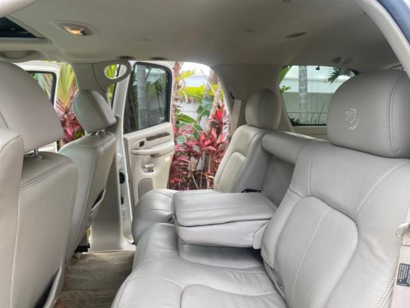 2002 White Diamond /Pewter Cadillac Escalade LOW MILES 67,881 1 OWNER (1GYEC63T92R) with an 5.3L Vortec 1000 SFI V8 Engine engine, Automatic transmission, located at 4701 North Dixie Hwy, Pompano Beach, FL, 33064, (954) 422-2889, 26.240938, -80.123474 - OUR WEBPAGE FLORIDACARS1.COM HAS OVER 100 PHOTOS AND FREE CARFAX LINK 2002 CADILLAC ESCALADE 1 OWNER SUNROOF WHITE DIAMOND PEARL NEW $48,735 VIN: 1GYEC63T92R185082 1 G Y E C 6 3 T 9 2 R 1 8 5 0 8 2 4 DOOR WAGON/SPORT UTILITY 5.3L V8 F GASOLINE 18 MPG REAR WHEEL DRIVE Features ABS Brakes Air Conditio - Photo#14