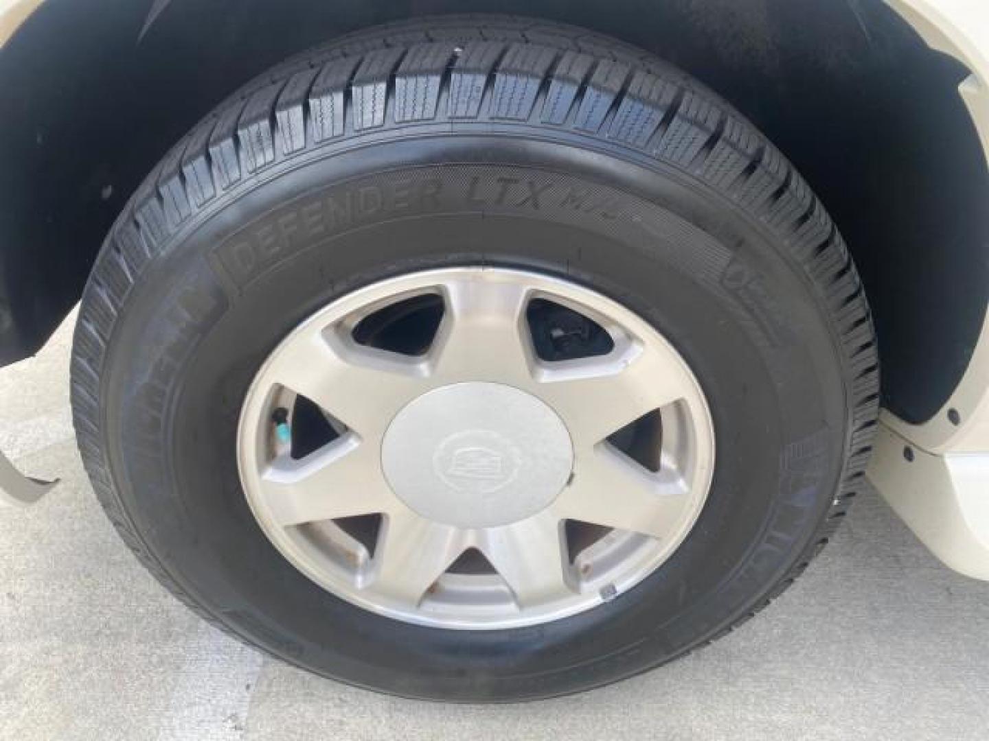 2002 White Diamond /Pewter Cadillac Escalade LOW MILES 67,881 1 OWNER (1GYEC63T92R) with an 5.3L Vortec 1000 SFI V8 Engine engine, Automatic transmission, located at 4701 North Dixie Hwy, Pompano Beach, FL, 33064, (954) 422-2889, 26.240938, -80.123474 - OUR WEBPAGE FLORIDACARS1.COM HAS OVER 100 PHOTOS AND FREE CARFAX LINK 2002 CADILLAC ESCALADE 1 OWNER SUNROOF WHITE DIAMOND PEARL NEW $48,735 VIN: 1GYEC63T92R185082 1 G Y E C 6 3 T 9 2 R 1 8 5 0 8 2 4 DOOR WAGON/SPORT UTILITY 5.3L V8 F GASOLINE 18 MPG REAR WHEEL DRIVE Features ABS Brakes Air Conditio - Photo#19