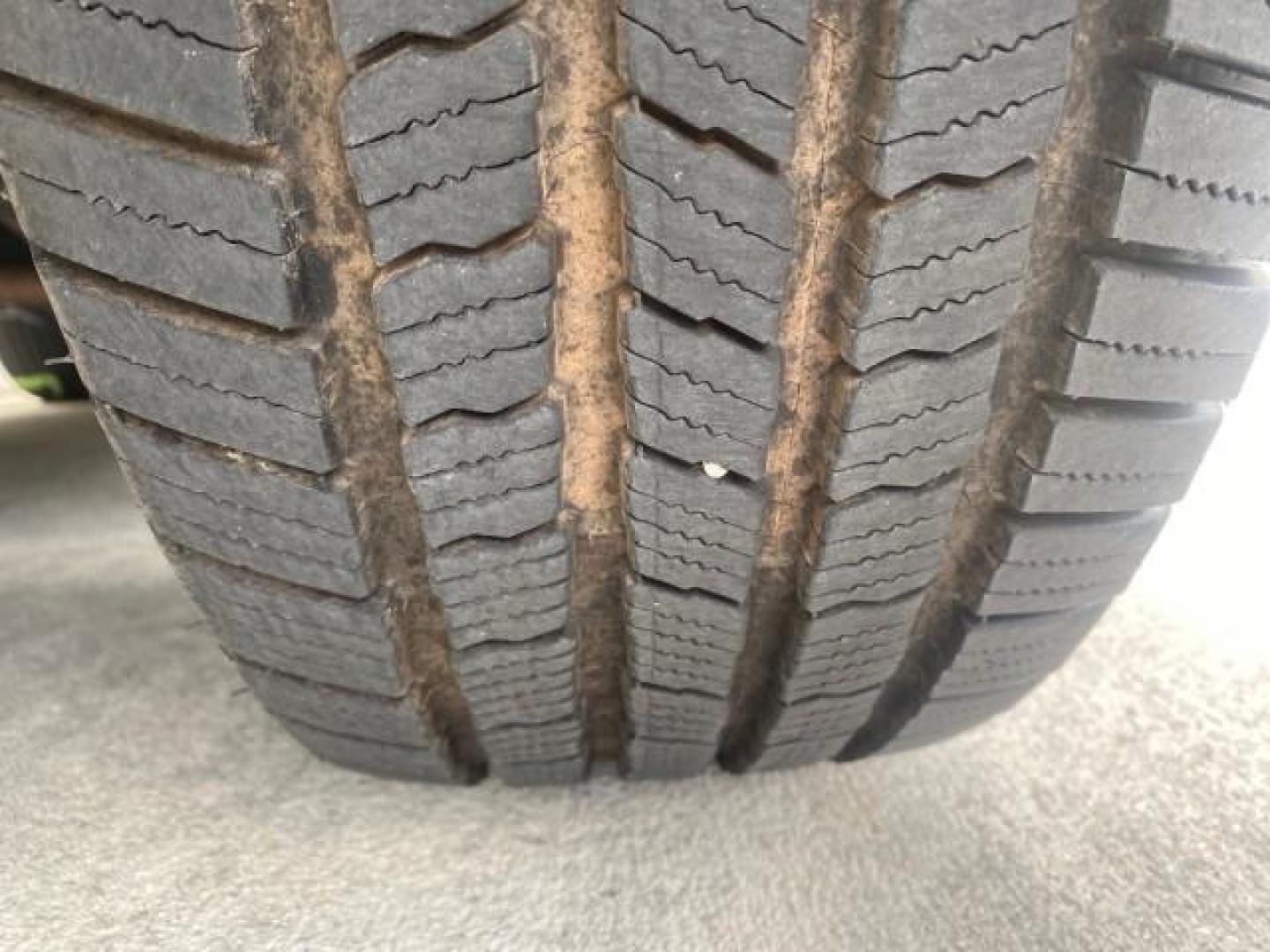 2002 White Diamond /Pewter Cadillac Escalade LOW MILES 67,881 1 OWNER (1GYEC63T92R) with an 5.3L Vortec 1000 SFI V8 Engine engine, Automatic transmission, located at 4701 North Dixie Hwy, Pompano Beach, FL, 33064, (954) 422-2889, 26.240938, -80.123474 - OUR WEBPAGE FLORIDACARS1.COM HAS OVER 100 PHOTOS AND FREE CARFAX LINK 2002 CADILLAC ESCALADE 1 OWNER SUNROOF WHITE DIAMOND PEARL NEW $48,735 VIN: 1GYEC63T92R185082 1 G Y E C 6 3 T 9 2 R 1 8 5 0 8 2 4 DOOR WAGON/SPORT UTILITY 5.3L V8 F GASOLINE 18 MPG REAR WHEEL DRIVE Features ABS Brakes Air Conditio - Photo#20