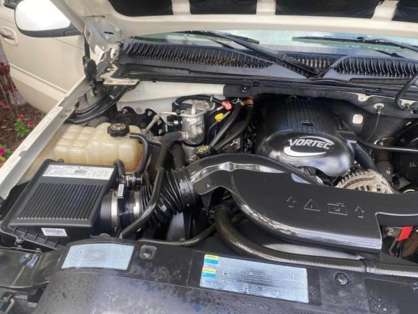 2002 White Diamond /Pewter Cadillac Escalade LOW MILES 67,881 1 OWNER (1GYEC63T92R) with an 5.3L Vortec 1000 SFI V8 Engine engine, Automatic transmission, located at 4701 North Dixie Hwy, Pompano Beach, FL, 33064, (954) 422-2889, 26.240938, -80.123474 - OUR WEBPAGE FLORIDACARS1.COM HAS OVER 100 PHOTOS AND FREE CARFAX LINK 2002 CADILLAC ESCALADE 1 OWNER SUNROOF WHITE DIAMOND PEARL NEW $48,735 VIN: 1GYEC63T92R185082 1 G Y E C 6 3 T 9 2 R 1 8 5 0 8 2 4 DOOR WAGON/SPORT UTILITY 5.3L V8 F GASOLINE 18 MPG REAR WHEEL DRIVE Features ABS Brakes Air Conditio - Photo#24