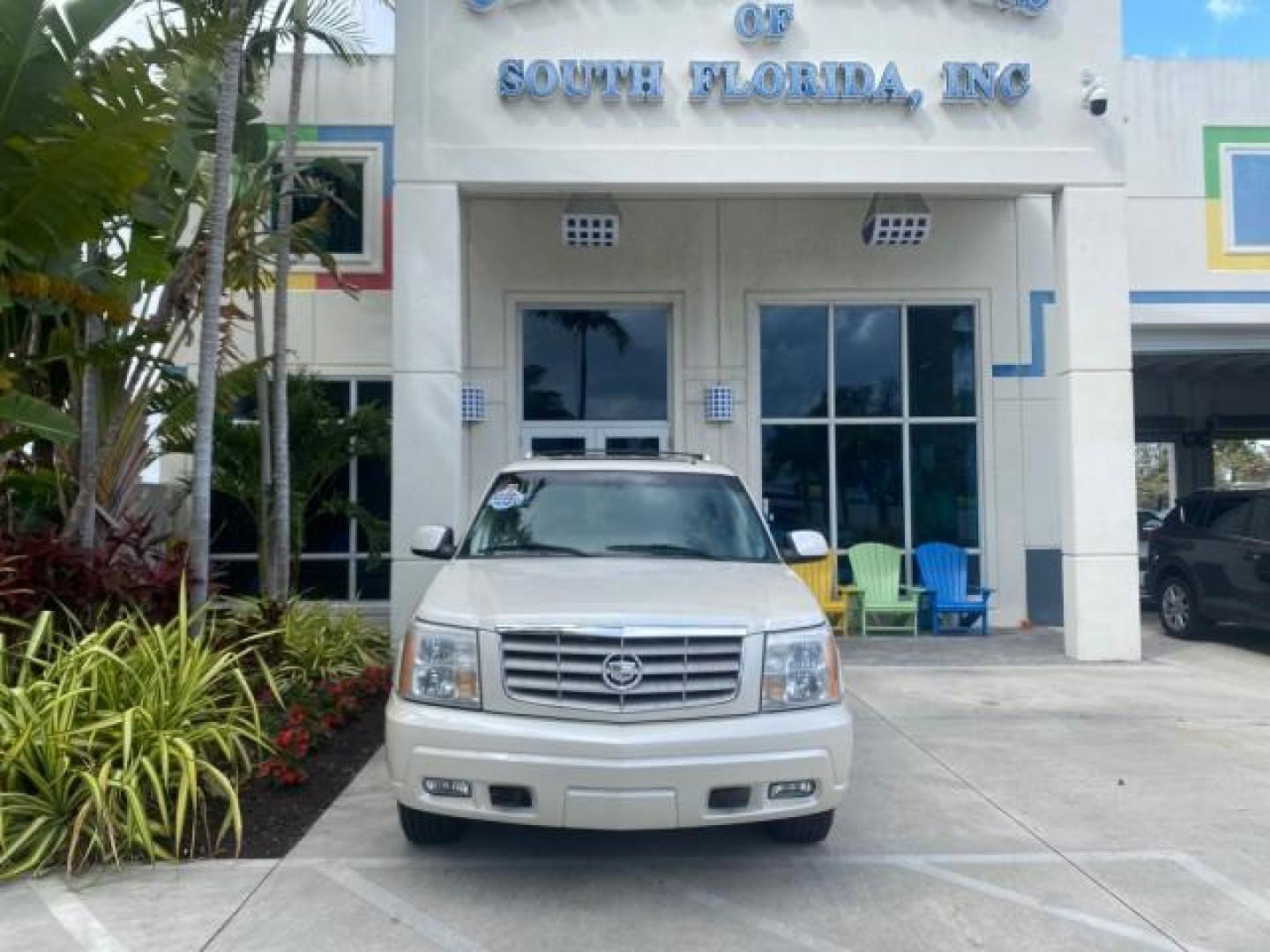 2002 White Diamond /Pewter Cadillac Escalade LOW MILES 67,881 1 OWNER (1GYEC63T92R) with an 5.3L Vortec 1000 SFI V8 Engine engine, Automatic transmission, located at 4701 North Dixie Hwy, Pompano Beach, FL, 33064, (954) 422-2889, 26.240938, -80.123474 - OUR WEBPAGE FLORIDACARS1.COM HAS OVER 100 PHOTOS AND FREE CARFAX LINK 2002 CADILLAC ESCALADE 1 OWNER SUNROOF WHITE DIAMOND PEARL NEW $48,735 VIN: 1GYEC63T92R185082 1 G Y E C 6 3 T 9 2 R 1 8 5 0 8 2 4 DOOR WAGON/SPORT UTILITY 5.3L V8 F GASOLINE 18 MPG REAR WHEEL DRIVE Features ABS Brakes Air Conditio - Photo#26
