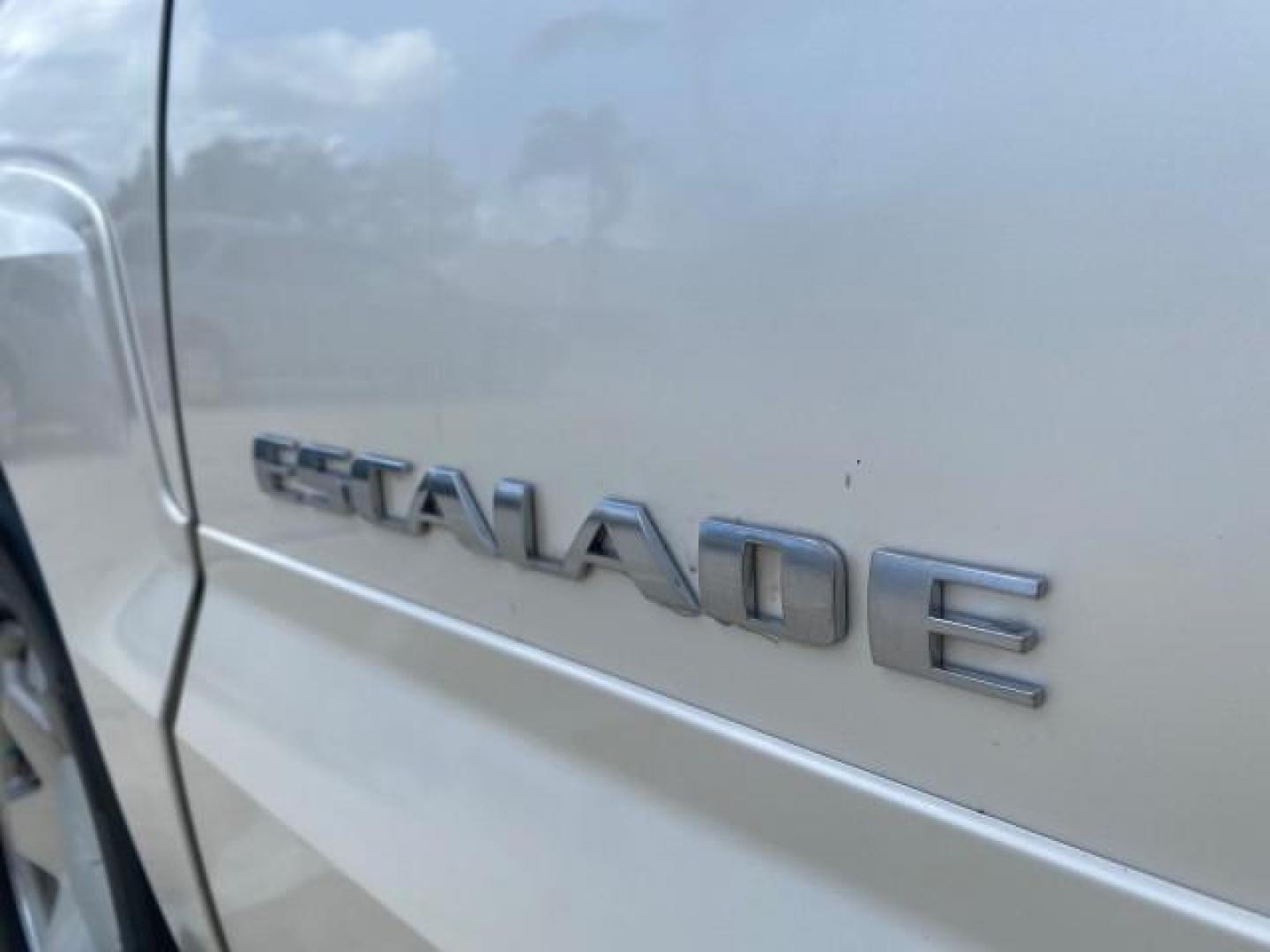 2002 White Diamond /Pewter Cadillac Escalade LOW MILES 67,881 1 OWNER (1GYEC63T92R) with an 5.3L Vortec 1000 SFI V8 Engine engine, Automatic transmission, located at 4701 North Dixie Hwy, Pompano Beach, FL, 33064, (954) 422-2889, 26.240938, -80.123474 - OUR WEBPAGE FLORIDACARS1.COM HAS OVER 100 PHOTOS AND FREE CARFAX LINK 2002 CADILLAC ESCALADE 1 OWNER SUNROOF WHITE DIAMOND PEARL NEW $48,735 VIN: 1GYEC63T92R185082 1 G Y E C 6 3 T 9 2 R 1 8 5 0 8 2 4 DOOR WAGON/SPORT UTILITY 5.3L V8 F GASOLINE 18 MPG REAR WHEEL DRIVE Features ABS Brakes Air Conditio - Photo#38