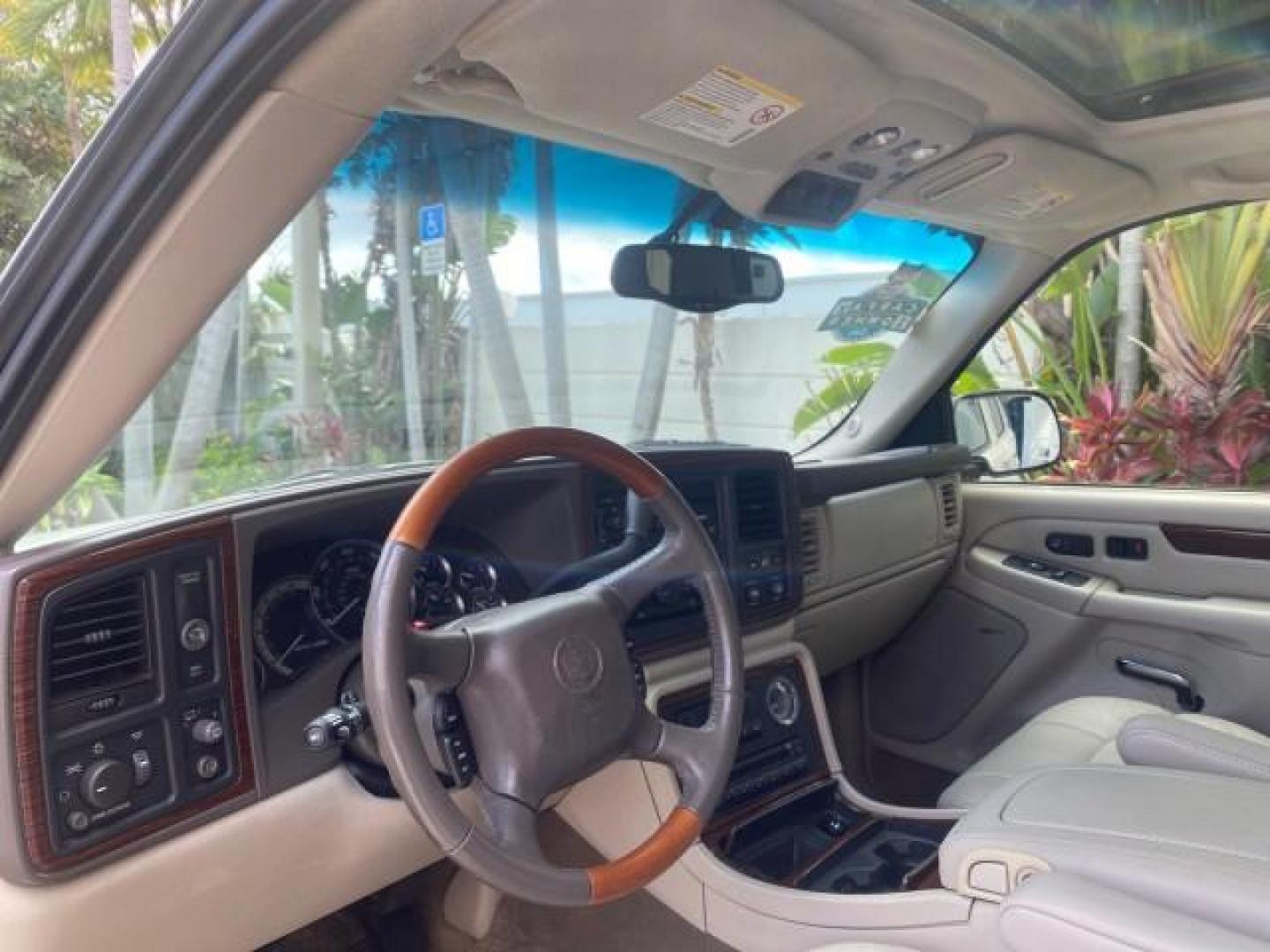 2002 White Diamond /Pewter Cadillac Escalade LOW MILES 67,881 1 OWNER (1GYEC63T92R) with an 5.3L Vortec 1000 SFI V8 Engine engine, Automatic transmission, located at 4701 North Dixie Hwy, Pompano Beach, FL, 33064, (954) 422-2889, 26.240938, -80.123474 - OUR WEBPAGE FLORIDACARS1.COM HAS OVER 100 PHOTOS AND FREE CARFAX LINK 2002 CADILLAC ESCALADE 1 OWNER SUNROOF WHITE DIAMOND PEARL NEW $48,735 VIN: 1GYEC63T92R185082 1 G Y E C 6 3 T 9 2 R 1 8 5 0 8 2 4 DOOR WAGON/SPORT UTILITY 5.3L V8 F GASOLINE 18 MPG REAR WHEEL DRIVE Features ABS Brakes Air Conditio - Photo#46