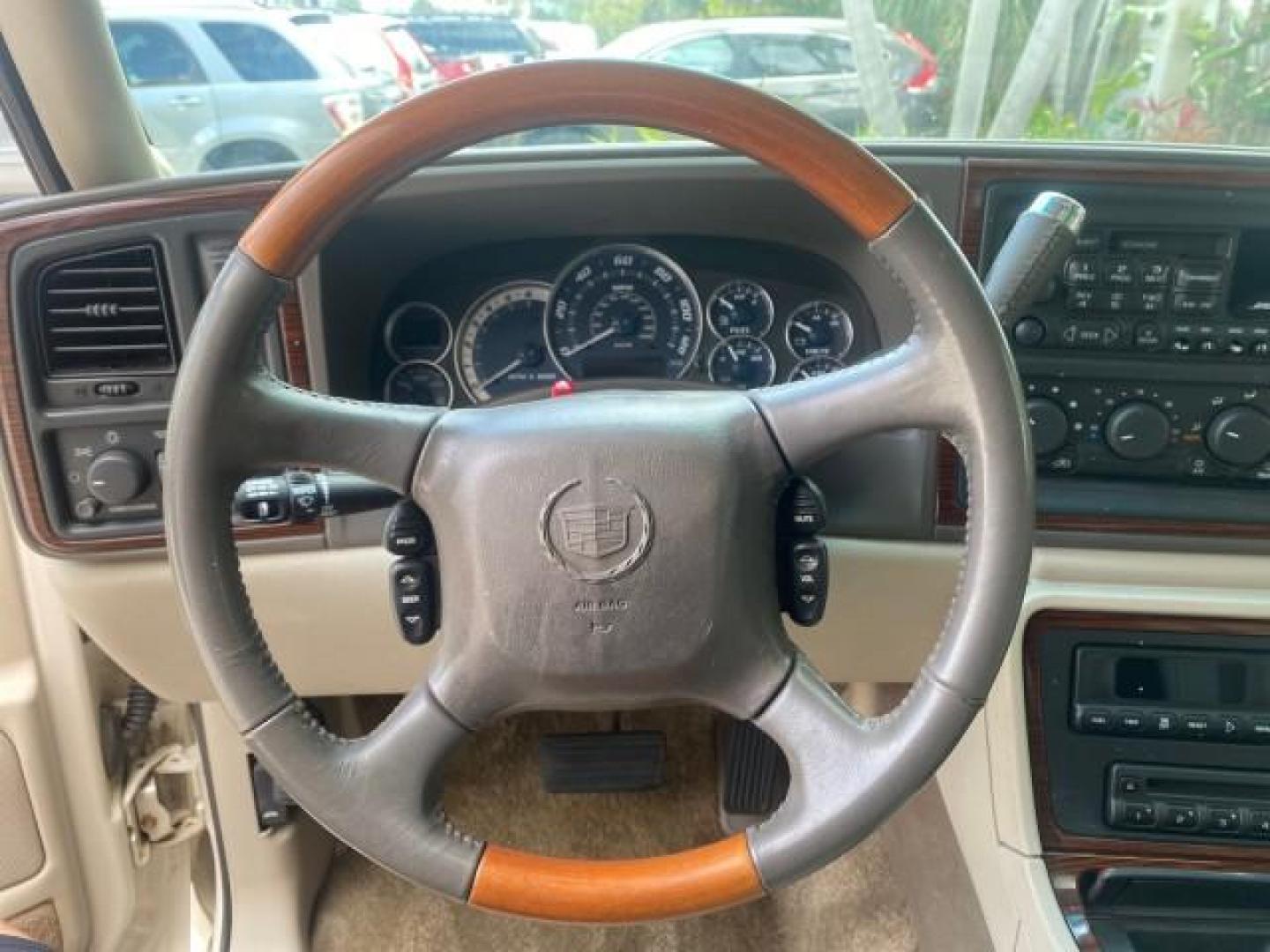 2002 White Diamond /Pewter Cadillac Escalade LOW MILES 67,881 1 OWNER (1GYEC63T92R) with an 5.3L Vortec 1000 SFI V8 Engine engine, Automatic transmission, located at 4701 North Dixie Hwy, Pompano Beach, FL, 33064, (954) 422-2889, 26.240938, -80.123474 - OUR WEBPAGE FLORIDACARS1.COM HAS OVER 100 PHOTOS AND FREE CARFAX LINK 2002 CADILLAC ESCALADE 1 OWNER SUNROOF WHITE DIAMOND PEARL NEW $48,735 VIN: 1GYEC63T92R185082 1 G Y E C 6 3 T 9 2 R 1 8 5 0 8 2 4 DOOR WAGON/SPORT UTILITY 5.3L V8 F GASOLINE 18 MPG REAR WHEEL DRIVE Features ABS Brakes Air Conditio - Photo#47