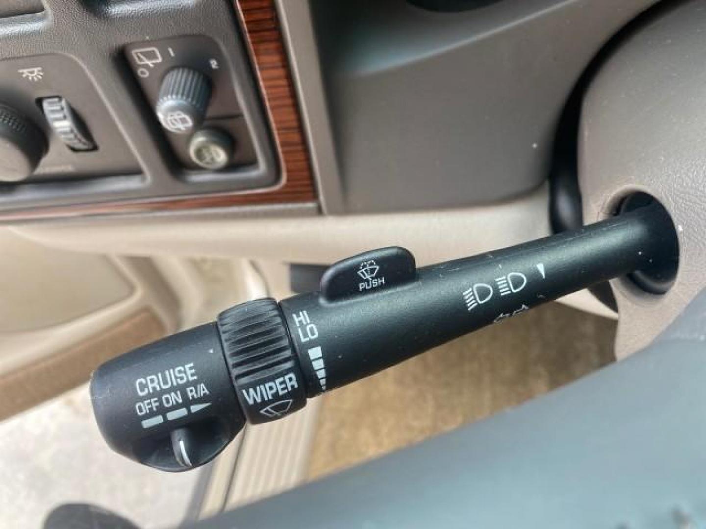 2002 White Diamond /Pewter Cadillac Escalade LOW MILES 67,881 1 OWNER (1GYEC63T92R) with an 5.3L Vortec 1000 SFI V8 Engine engine, Automatic transmission, located at 4701 North Dixie Hwy, Pompano Beach, FL, 33064, (954) 422-2889, 26.240938, -80.123474 - OUR WEBPAGE FLORIDACARS1.COM HAS OVER 100 PHOTOS AND FREE CARFAX LINK 2002 CADILLAC ESCALADE 1 OWNER SUNROOF WHITE DIAMOND PEARL NEW $48,735 VIN: 1GYEC63T92R185082 1 G Y E C 6 3 T 9 2 R 1 8 5 0 8 2 4 DOOR WAGON/SPORT UTILITY 5.3L V8 F GASOLINE 18 MPG REAR WHEEL DRIVE Features ABS Brakes Air Conditio - Photo#51