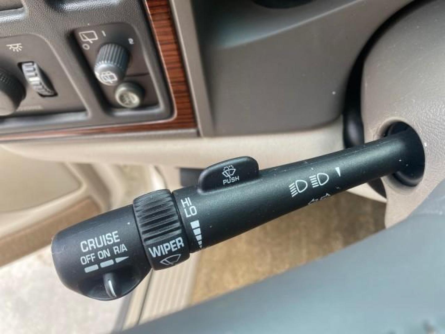 2002 White Diamond /Pewter Cadillac Escalade LOW MILES 67,881 1 OWNER (1GYEC63T92R) with an 5.3L Vortec 1000 SFI V8 Engine engine, Automatic transmission, located at 4701 North Dixie Hwy, Pompano Beach, FL, 33064, (954) 422-2889, 26.240938, -80.123474 - OUR WEBPAGE FLORIDACARS1.COM HAS OVER 100 PHOTOS AND FREE CARFAX LINK 2002 CADILLAC ESCALADE 1 OWNER SUNROOF WHITE DIAMOND PEARL NEW $48,735 VIN: 1GYEC63T92R185082 1 G Y E C 6 3 T 9 2 R 1 8 5 0 8 2 4 DOOR WAGON/SPORT UTILITY 5.3L V8 F GASOLINE 18 MPG REAR WHEEL DRIVE Features ABS Brakes Air Conditio - Photo#52