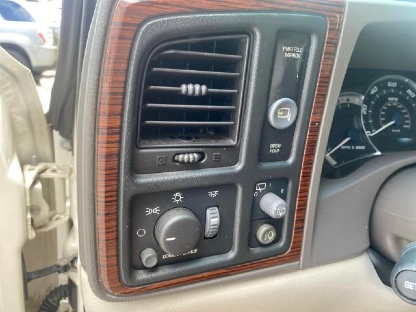 2002 White Diamond /Pewter Cadillac Escalade LOW MILES 67,881 1 OWNER (1GYEC63T92R) with an 5.3L Vortec 1000 SFI V8 Engine engine, Automatic transmission, located at 4701 North Dixie Hwy, Pompano Beach, FL, 33064, (954) 422-2889, 26.240938, -80.123474 - OUR WEBPAGE FLORIDACARS1.COM HAS OVER 100 PHOTOS AND FREE CARFAX LINK 2002 CADILLAC ESCALADE 1 OWNER SUNROOF WHITE DIAMOND PEARL NEW $48,735 VIN: 1GYEC63T92R185082 1 G Y E C 6 3 T 9 2 R 1 8 5 0 8 2 4 DOOR WAGON/SPORT UTILITY 5.3L V8 F GASOLINE 18 MPG REAR WHEEL DRIVE Features ABS Brakes Air Conditio - Photo#53