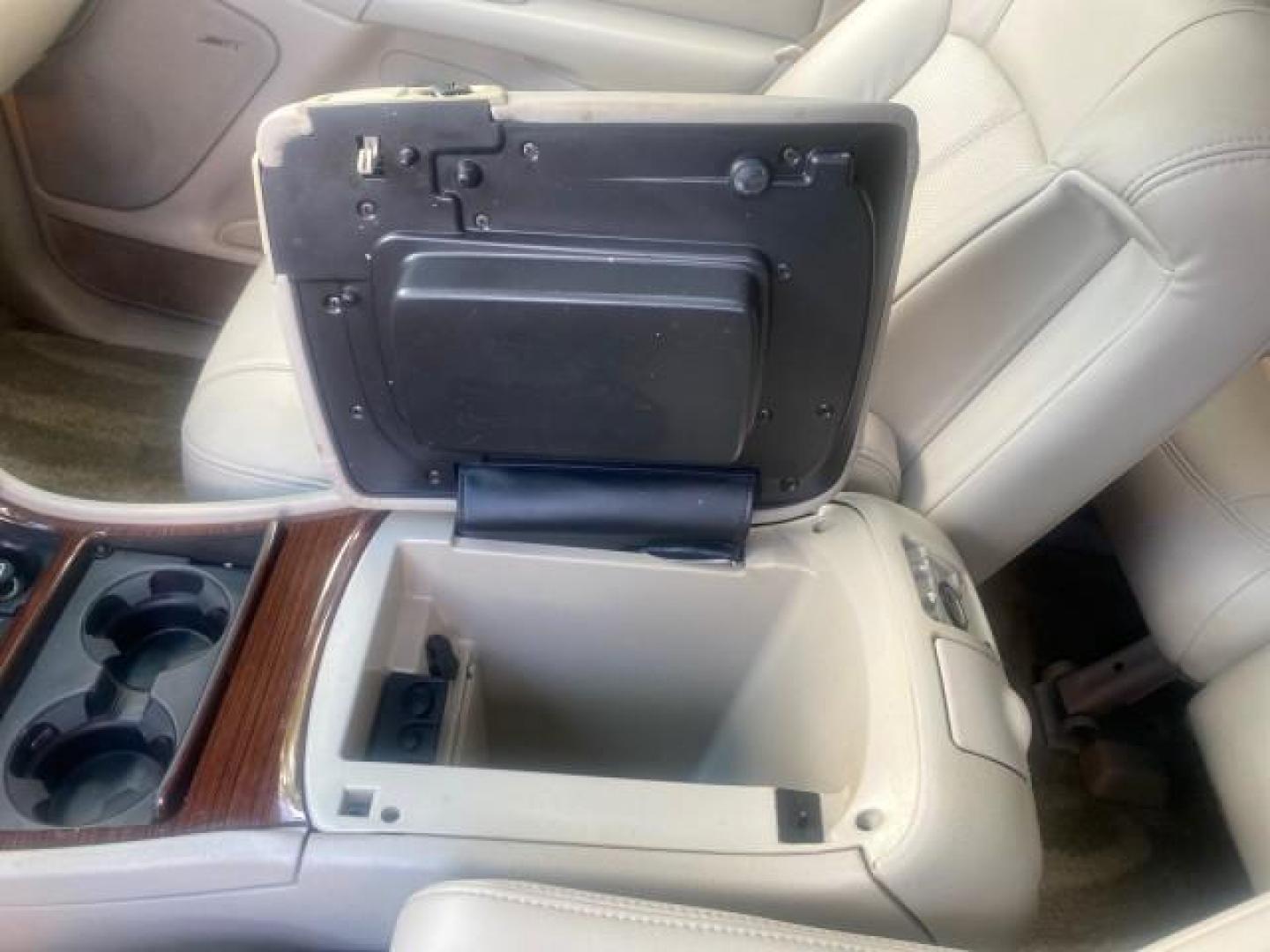 2002 White Diamond /Pewter Cadillac Escalade LOW MILES 67,881 1 OWNER (1GYEC63T92R) with an 5.3L Vortec 1000 SFI V8 Engine engine, Automatic transmission, located at 4701 North Dixie Hwy, Pompano Beach, FL, 33064, (954) 422-2889, 26.240938, -80.123474 - OUR WEBPAGE FLORIDACARS1.COM HAS OVER 100 PHOTOS AND FREE CARFAX LINK 2002 CADILLAC ESCALADE 1 OWNER SUNROOF WHITE DIAMOND PEARL NEW $48,735 VIN: 1GYEC63T92R185082 1 G Y E C 6 3 T 9 2 R 1 8 5 0 8 2 4 DOOR WAGON/SPORT UTILITY 5.3L V8 F GASOLINE 18 MPG REAR WHEEL DRIVE Features ABS Brakes Air Conditio - Photo#63