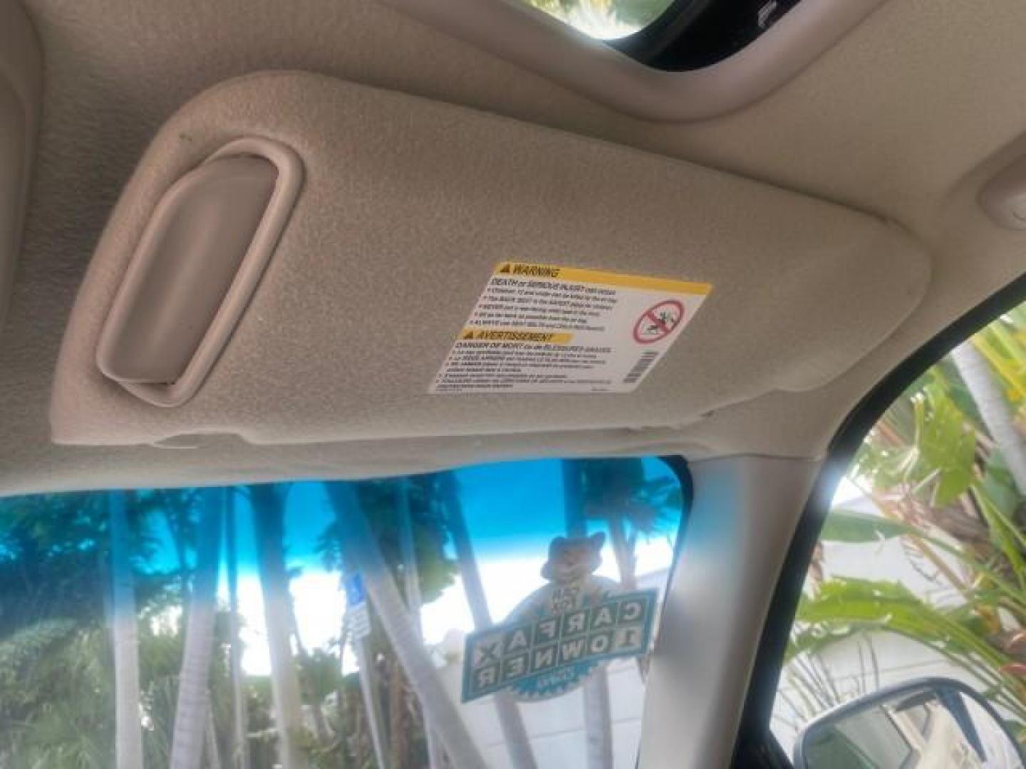 2002 White Diamond /Pewter Cadillac Escalade LOW MILES 67,881 1 OWNER (1GYEC63T92R) with an 5.3L Vortec 1000 SFI V8 Engine engine, Automatic transmission, located at 4701 North Dixie Hwy, Pompano Beach, FL, 33064, (954) 422-2889, 26.240938, -80.123474 - OUR WEBPAGE FLORIDACARS1.COM HAS OVER 100 PHOTOS AND FREE CARFAX LINK 2002 CADILLAC ESCALADE 1 OWNER SUNROOF WHITE DIAMOND PEARL NEW $48,735 VIN: 1GYEC63T92R185082 1 G Y E C 6 3 T 9 2 R 1 8 5 0 8 2 4 DOOR WAGON/SPORT UTILITY 5.3L V8 F GASOLINE 18 MPG REAR WHEEL DRIVE Features ABS Brakes Air Conditio - Photo#69