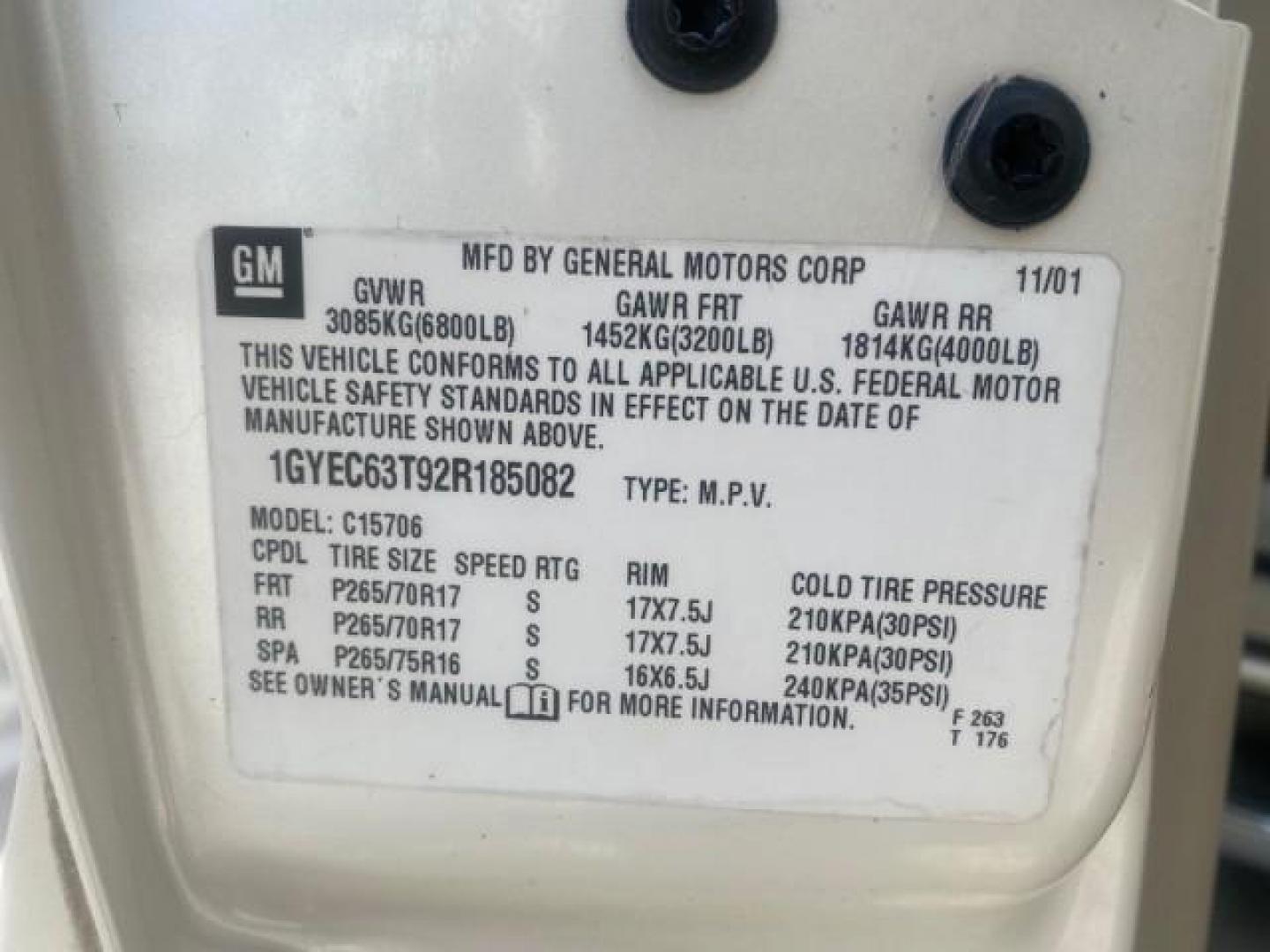 2002 White Diamond /Pewter Cadillac Escalade LOW MILES 67,881 1 OWNER (1GYEC63T92R) with an 5.3L Vortec 1000 SFI V8 Engine engine, Automatic transmission, located at 4701 North Dixie Hwy, Pompano Beach, FL, 33064, (954) 422-2889, 26.240938, -80.123474 - OUR WEBPAGE FLORIDACARS1.COM HAS OVER 100 PHOTOS AND FREE CARFAX LINK 2002 CADILLAC ESCALADE 1 OWNER SUNROOF WHITE DIAMOND PEARL NEW $48,735 VIN: 1GYEC63T92R185082 1 G Y E C 6 3 T 9 2 R 1 8 5 0 8 2 4 DOOR WAGON/SPORT UTILITY 5.3L V8 F GASOLINE 18 MPG REAR WHEEL DRIVE Features ABS Brakes Air Conditio - Photo#73