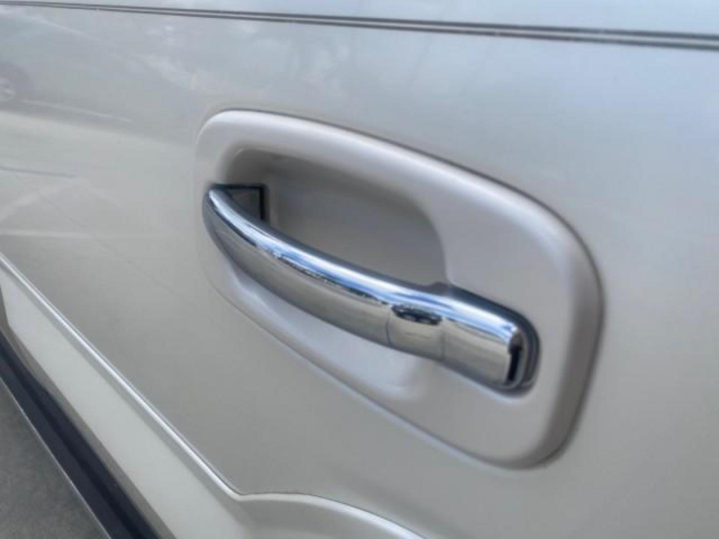 2002 White Diamond /Pewter Cadillac Escalade LOW MILES 67,881 1 OWNER (1GYEC63T92R) with an 5.3L Vortec 1000 SFI V8 Engine engine, Automatic transmission, located at 4701 North Dixie Hwy, Pompano Beach, FL, 33064, (954) 422-2889, 26.240938, -80.123474 - OUR WEBPAGE FLORIDACARS1.COM HAS OVER 100 PHOTOS AND FREE CARFAX LINK 2002 CADILLAC ESCALADE 1 OWNER SUNROOF WHITE DIAMOND PEARL NEW $48,735 VIN: 1GYEC63T92R185082 1 G Y E C 6 3 T 9 2 R 1 8 5 0 8 2 4 DOOR WAGON/SPORT UTILITY 5.3L V8 F GASOLINE 18 MPG REAR WHEEL DRIVE Features ABS Brakes Air Conditio - Photo#75