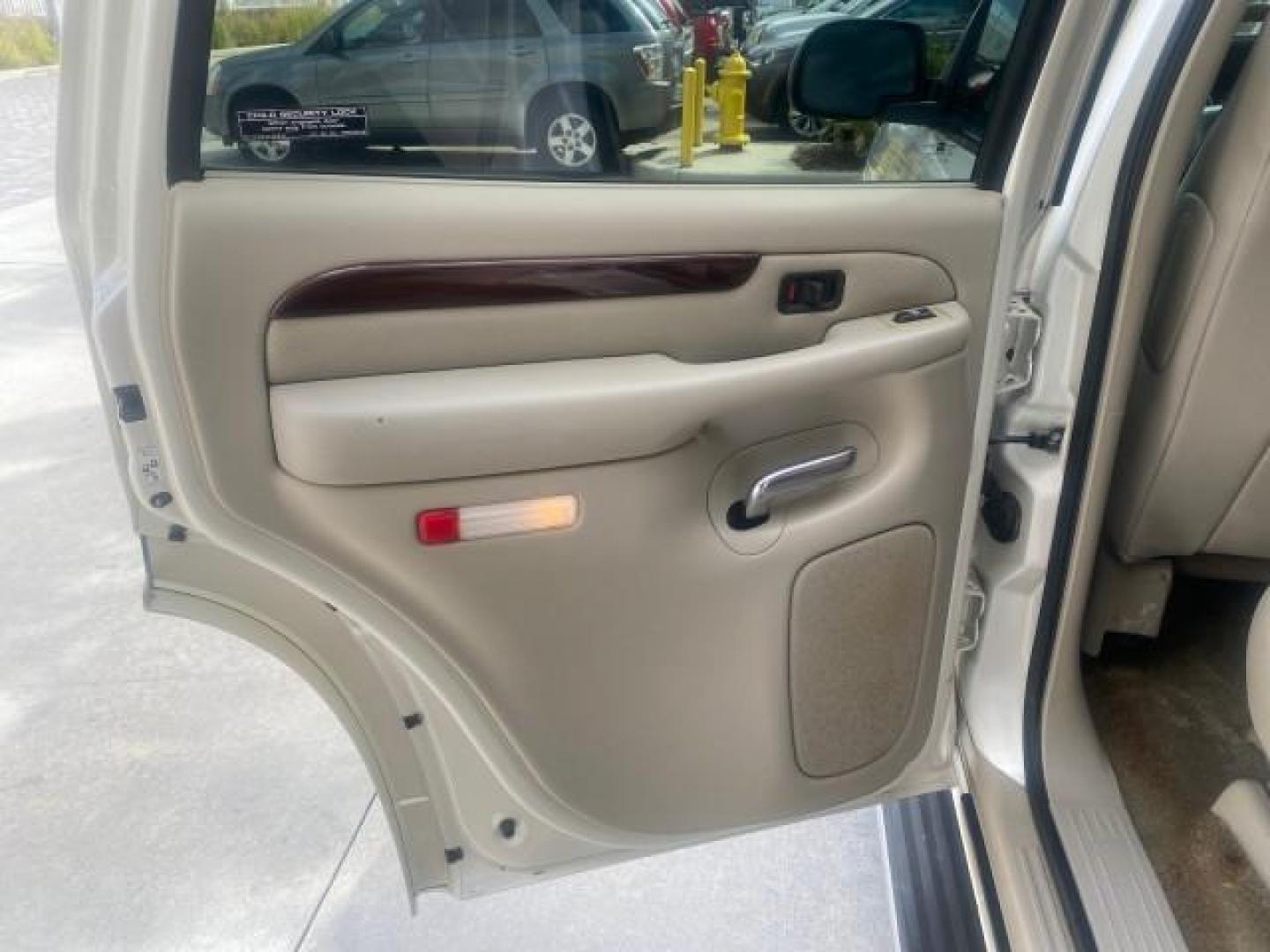 2002 White Diamond /Pewter Cadillac Escalade LOW MILES 67,881 1 OWNER (1GYEC63T92R) with an 5.3L Vortec 1000 SFI V8 Engine engine, Automatic transmission, located at 4701 North Dixie Hwy, Pompano Beach, FL, 33064, (954) 422-2889, 26.240938, -80.123474 - OUR WEBPAGE FLORIDACARS1.COM HAS OVER 100 PHOTOS AND FREE CARFAX LINK 2002 CADILLAC ESCALADE 1 OWNER SUNROOF WHITE DIAMOND PEARL NEW $48,735 VIN: 1GYEC63T92R185082 1 G Y E C 6 3 T 9 2 R 1 8 5 0 8 2 4 DOOR WAGON/SPORT UTILITY 5.3L V8 F GASOLINE 18 MPG REAR WHEEL DRIVE Features ABS Brakes Air Conditio - Photo#76