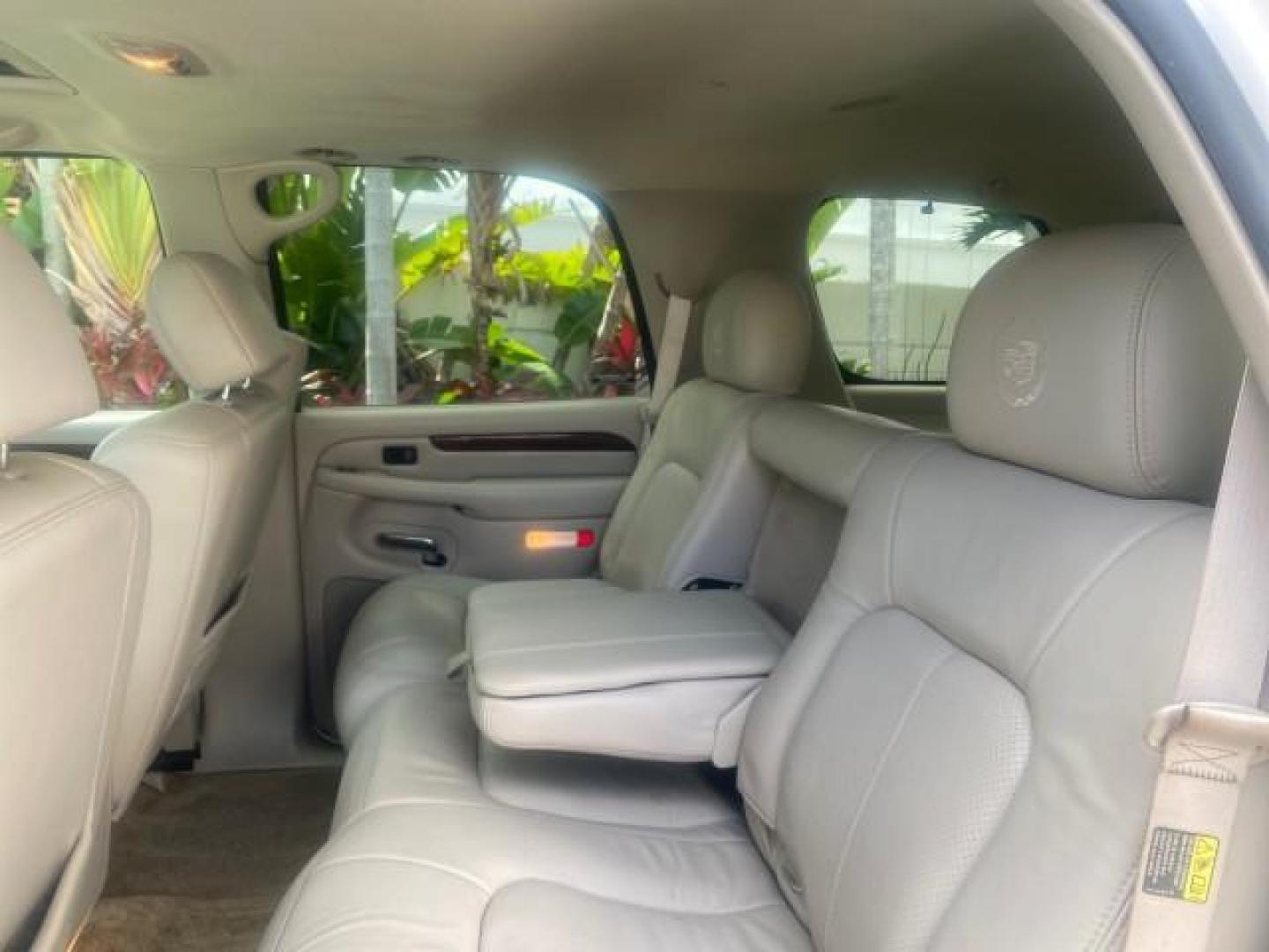 2002 White Diamond /Pewter Cadillac Escalade LOW MILES 67,881 1 OWNER (1GYEC63T92R) with an 5.3L Vortec 1000 SFI V8 Engine engine, Automatic transmission, located at 4701 North Dixie Hwy, Pompano Beach, FL, 33064, (954) 422-2889, 26.240938, -80.123474 - OUR WEBPAGE FLORIDACARS1.COM HAS OVER 100 PHOTOS AND FREE CARFAX LINK 2002 CADILLAC ESCALADE 1 OWNER SUNROOF WHITE DIAMOND PEARL NEW $48,735 VIN: 1GYEC63T92R185082 1 G Y E C 6 3 T 9 2 R 1 8 5 0 8 2 4 DOOR WAGON/SPORT UTILITY 5.3L V8 F GASOLINE 18 MPG REAR WHEEL DRIVE Features ABS Brakes Air Conditio - Photo#77