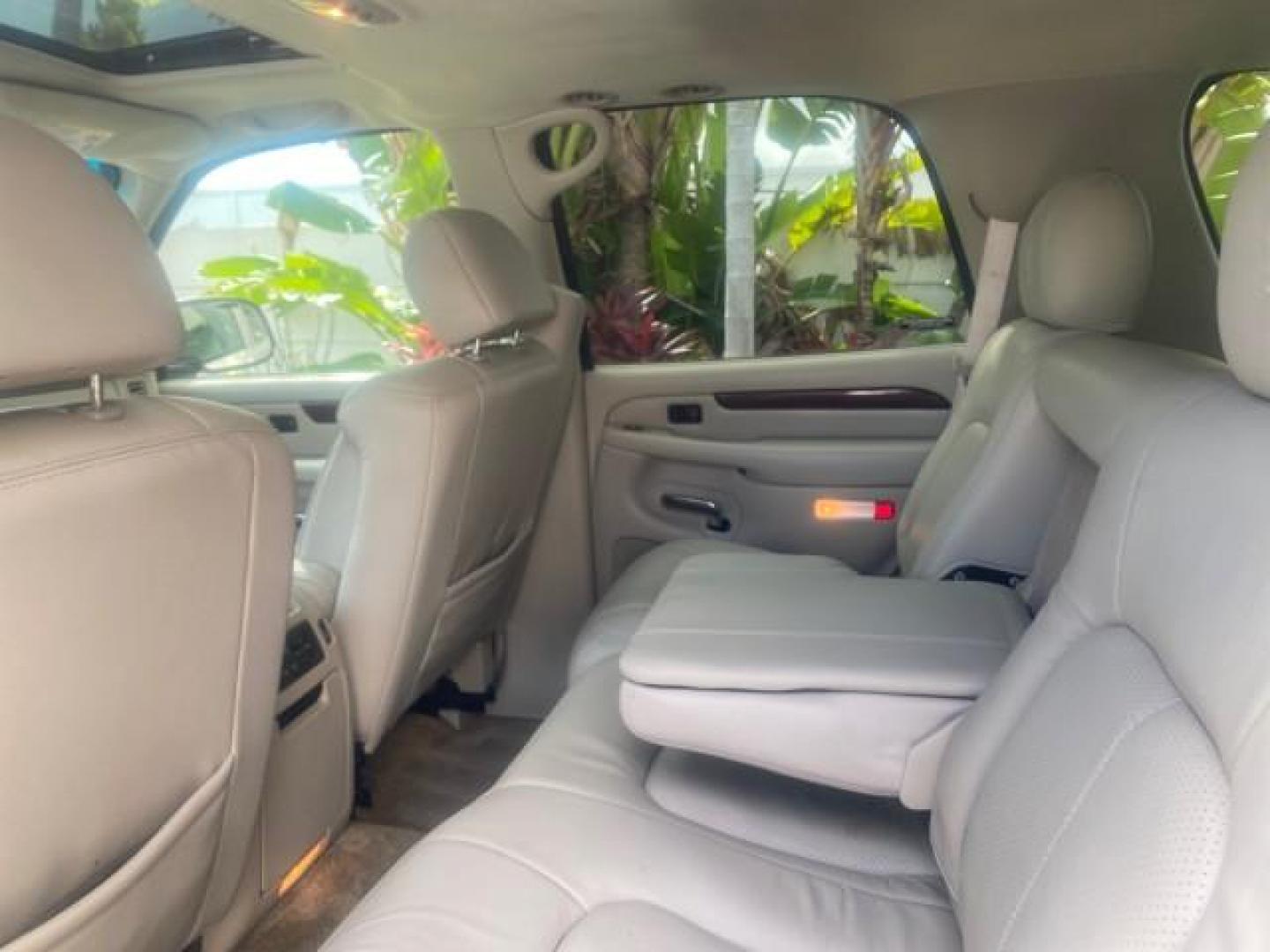 2002 White Diamond /Pewter Cadillac Escalade LOW MILES 67,881 1 OWNER (1GYEC63T92R) with an 5.3L Vortec 1000 SFI V8 Engine engine, Automatic transmission, located at 4701 North Dixie Hwy, Pompano Beach, FL, 33064, (954) 422-2889, 26.240938, -80.123474 - OUR WEBPAGE FLORIDACARS1.COM HAS OVER 100 PHOTOS AND FREE CARFAX LINK 2002 CADILLAC ESCALADE 1 OWNER SUNROOF WHITE DIAMOND PEARL NEW $48,735 VIN: 1GYEC63T92R185082 1 G Y E C 6 3 T 9 2 R 1 8 5 0 8 2 4 DOOR WAGON/SPORT UTILITY 5.3L V8 F GASOLINE 18 MPG REAR WHEEL DRIVE Features ABS Brakes Air Conditio - Photo#78