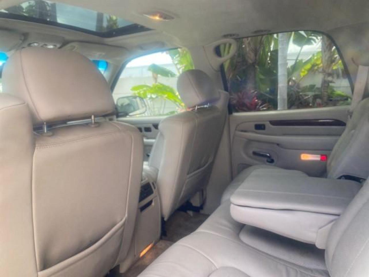 2002 White Diamond /Pewter Cadillac Escalade LOW MILES 67,881 1 OWNER (1GYEC63T92R) with an 5.3L Vortec 1000 SFI V8 Engine engine, Automatic transmission, located at 4701 North Dixie Hwy, Pompano Beach, FL, 33064, (954) 422-2889, 26.240938, -80.123474 - OUR WEBPAGE FLORIDACARS1.COM HAS OVER 100 PHOTOS AND FREE CARFAX LINK 2002 CADILLAC ESCALADE 1 OWNER SUNROOF WHITE DIAMOND PEARL NEW $48,735 VIN: 1GYEC63T92R185082 1 G Y E C 6 3 T 9 2 R 1 8 5 0 8 2 4 DOOR WAGON/SPORT UTILITY 5.3L V8 F GASOLINE 18 MPG REAR WHEEL DRIVE Features ABS Brakes Air Conditio - Photo#79
