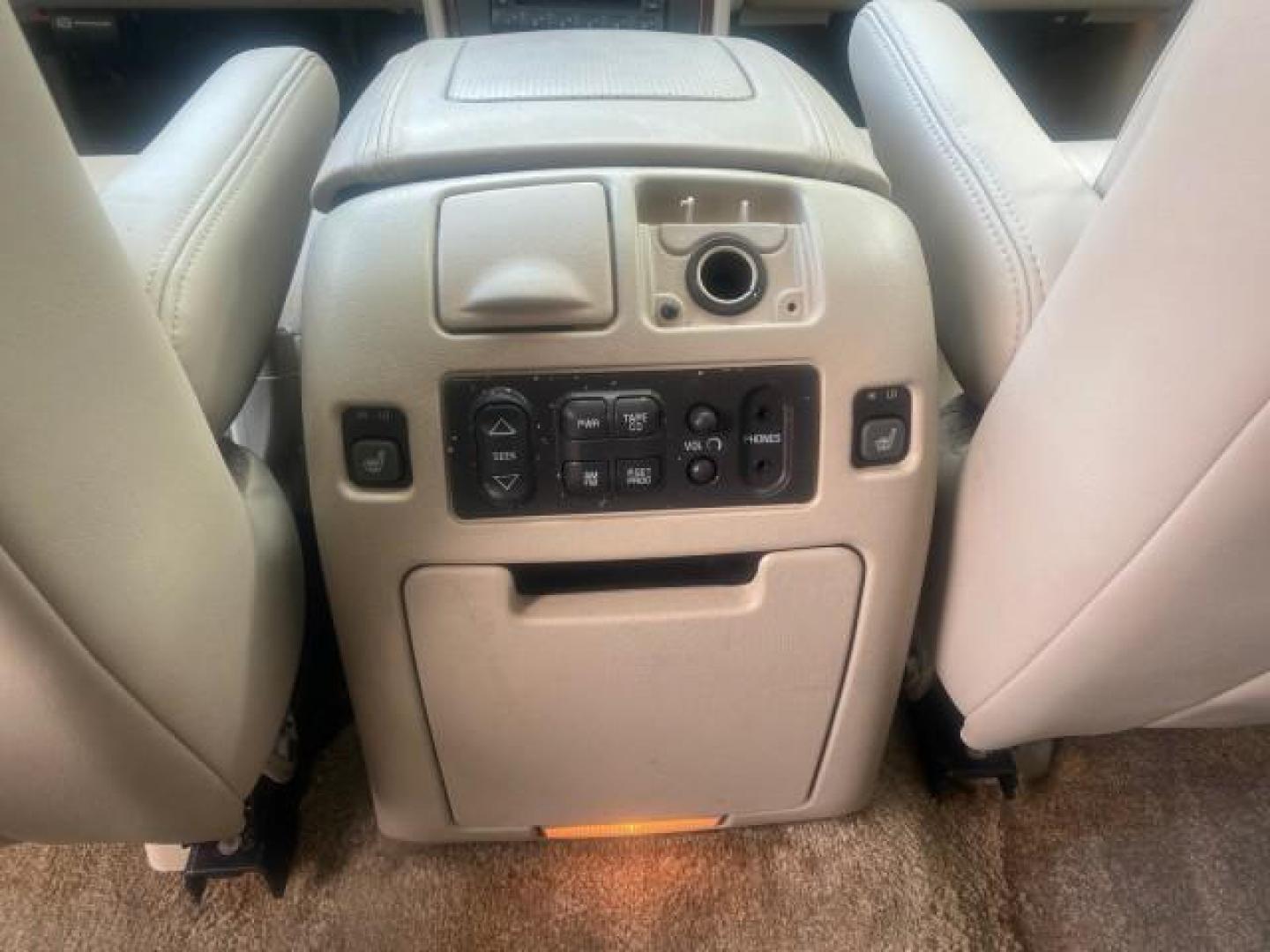 2002 White Diamond /Pewter Cadillac Escalade LOW MILES 67,881 1 OWNER (1GYEC63T92R) with an 5.3L Vortec 1000 SFI V8 Engine engine, Automatic transmission, located at 4701 North Dixie Hwy, Pompano Beach, FL, 33064, (954) 422-2889, 26.240938, -80.123474 - OUR WEBPAGE FLORIDACARS1.COM HAS OVER 100 PHOTOS AND FREE CARFAX LINK 2002 CADILLAC ESCALADE 1 OWNER SUNROOF WHITE DIAMOND PEARL NEW $48,735 VIN: 1GYEC63T92R185082 1 G Y E C 6 3 T 9 2 R 1 8 5 0 8 2 4 DOOR WAGON/SPORT UTILITY 5.3L V8 F GASOLINE 18 MPG REAR WHEEL DRIVE Features ABS Brakes Air Conditio - Photo#81