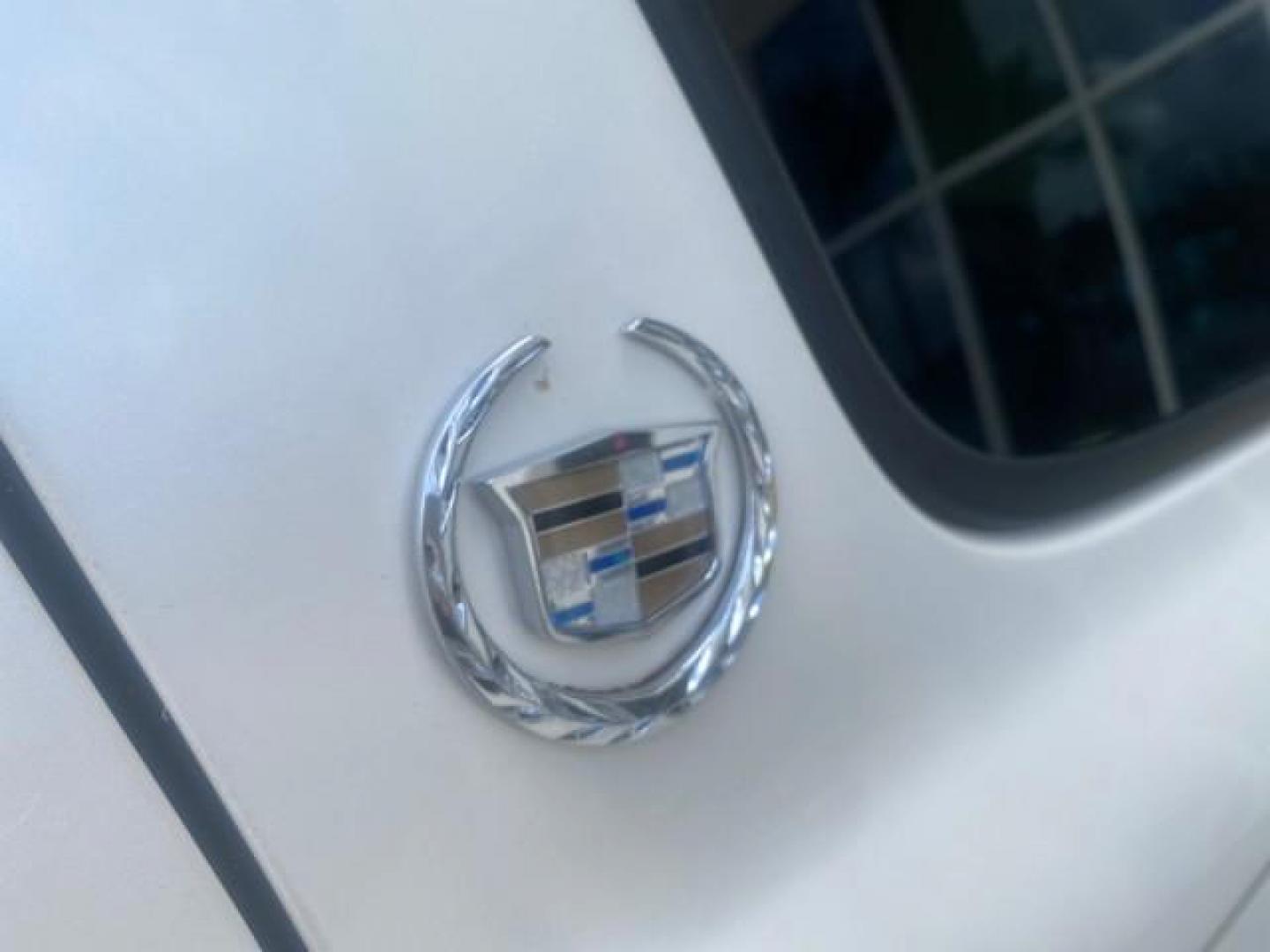 2002 White Diamond /Pewter Cadillac Escalade LOW MILES 67,881 1 OWNER (1GYEC63T92R) with an 5.3L Vortec 1000 SFI V8 Engine engine, Automatic transmission, located at 4701 North Dixie Hwy, Pompano Beach, FL, 33064, (954) 422-2889, 26.240938, -80.123474 - OUR WEBPAGE FLORIDACARS1.COM HAS OVER 100 PHOTOS AND FREE CARFAX LINK 2002 CADILLAC ESCALADE 1 OWNER SUNROOF WHITE DIAMOND PEARL NEW $48,735 VIN: 1GYEC63T92R185082 1 G Y E C 6 3 T 9 2 R 1 8 5 0 8 2 4 DOOR WAGON/SPORT UTILITY 5.3L V8 F GASOLINE 18 MPG REAR WHEEL DRIVE Features ABS Brakes Air Conditio - Photo#86