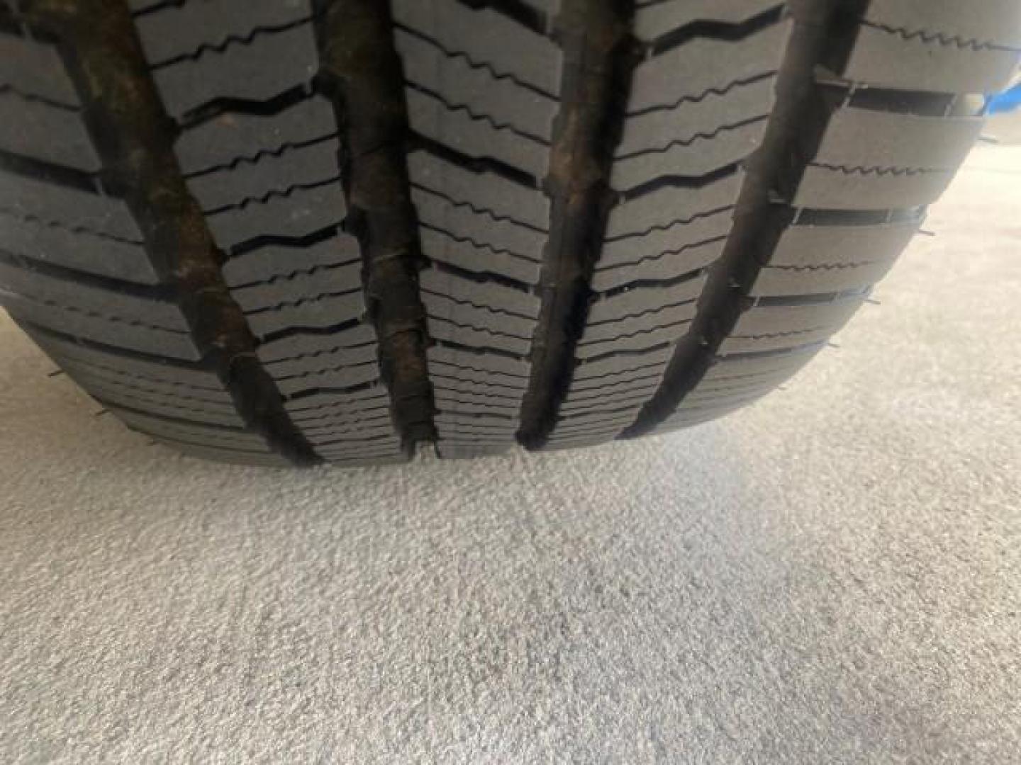 2002 White Diamond /Pewter Cadillac Escalade LOW MILES 67,881 1 OWNER (1GYEC63T92R) with an 5.3L Vortec 1000 SFI V8 Engine engine, Automatic transmission, located at 4701 North Dixie Hwy, Pompano Beach, FL, 33064, (954) 422-2889, 26.240938, -80.123474 - OUR WEBPAGE FLORIDACARS1.COM HAS OVER 100 PHOTOS AND FREE CARFAX LINK 2002 CADILLAC ESCALADE 1 OWNER SUNROOF WHITE DIAMOND PEARL NEW $48,735 VIN: 1GYEC63T92R185082 1 G Y E C 6 3 T 9 2 R 1 8 5 0 8 2 4 DOOR WAGON/SPORT UTILITY 5.3L V8 F GASOLINE 18 MPG REAR WHEEL DRIVE Features ABS Brakes Air Conditio - Photo#88