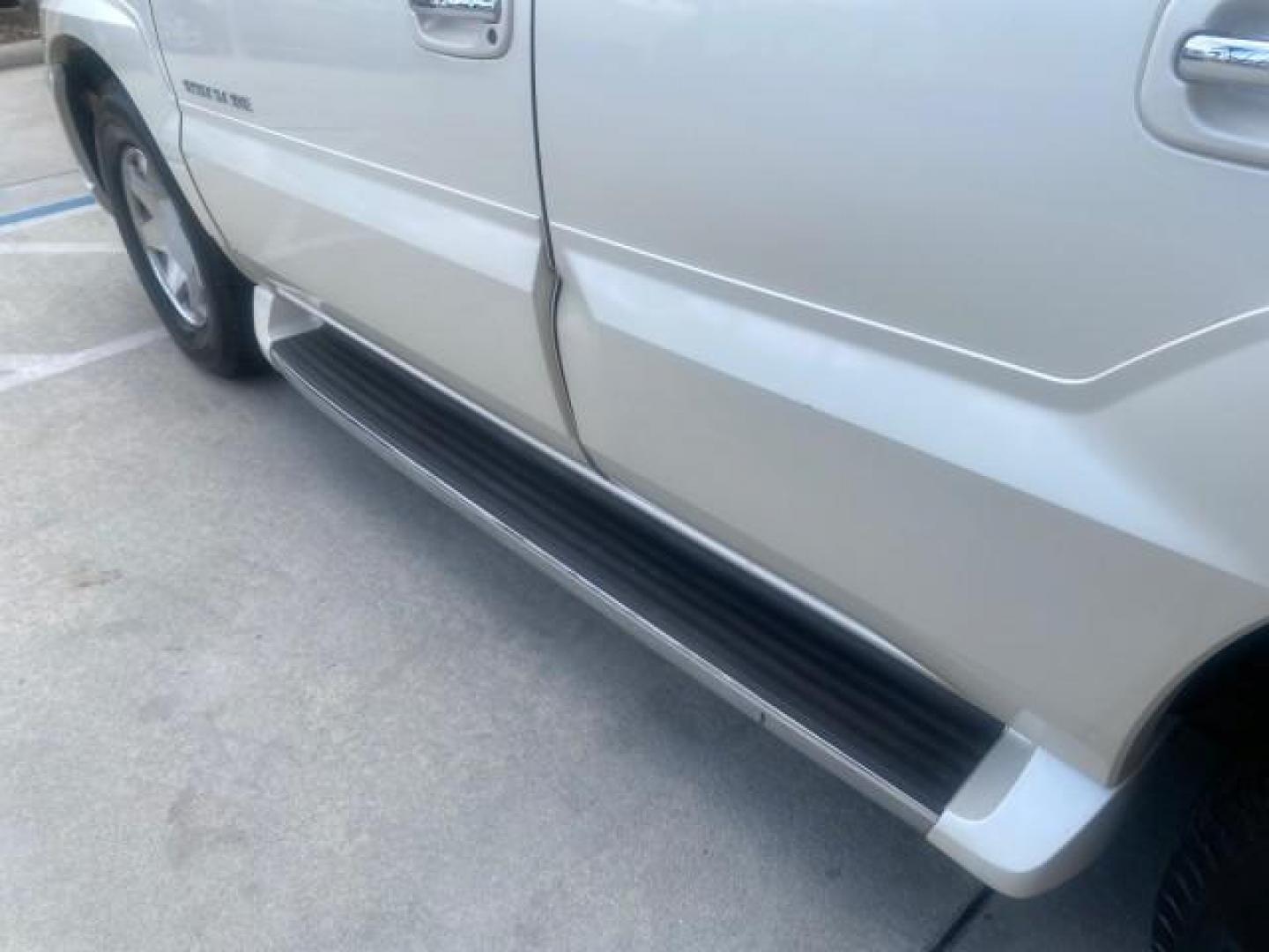 2002 White Diamond /Pewter Cadillac Escalade LOW MILES 67,881 1 OWNER (1GYEC63T92R) with an 5.3L Vortec 1000 SFI V8 Engine engine, Automatic transmission, located at 4701 North Dixie Hwy, Pompano Beach, FL, 33064, (954) 422-2889, 26.240938, -80.123474 - OUR WEBPAGE FLORIDACARS1.COM HAS OVER 100 PHOTOS AND FREE CARFAX LINK 2002 CADILLAC ESCALADE 1 OWNER SUNROOF WHITE DIAMOND PEARL NEW $48,735 VIN: 1GYEC63T92R185082 1 G Y E C 6 3 T 9 2 R 1 8 5 0 8 2 4 DOOR WAGON/SPORT UTILITY 5.3L V8 F GASOLINE 18 MPG REAR WHEEL DRIVE Features ABS Brakes Air Conditio - Photo#89