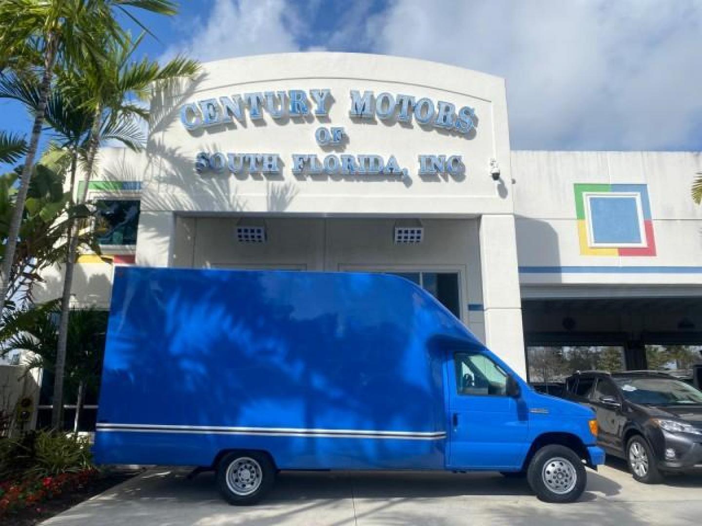 2006 True Blue Metallic /Medium Flint Ford Econoline Commercial Cutaway LOW MILES 27,641 1 OWNER (1FDWE35L16H) with an 5.4L SOHC EFI Triton V8 Engine engine, Automatic transmission, located at 4701 North Dixie Hwy, Pompano Beach, FL, 33064, (954) 422-2889, 26.240938, -80.123474 - OUR WEBPAGE FLORIDACARS1.COM HAS OVER 100 PHOTOS AND FREE CARFAX LINK 2006 FORD E350 SUPER DUTY 1 OWNER DUTY 13 FT BOX TRUCK VIN: 1FDWE35L16HB37597 1 F D W E 3 5 L 1 6 H B 3 7 5 9 7 CUTAWAY 5.4L V8 F GASOLINE REAR WHEEL DRIVE Features ABS Brakes Air Conditioning AM/FM Stereo Automatic Transmission V- Photo#0