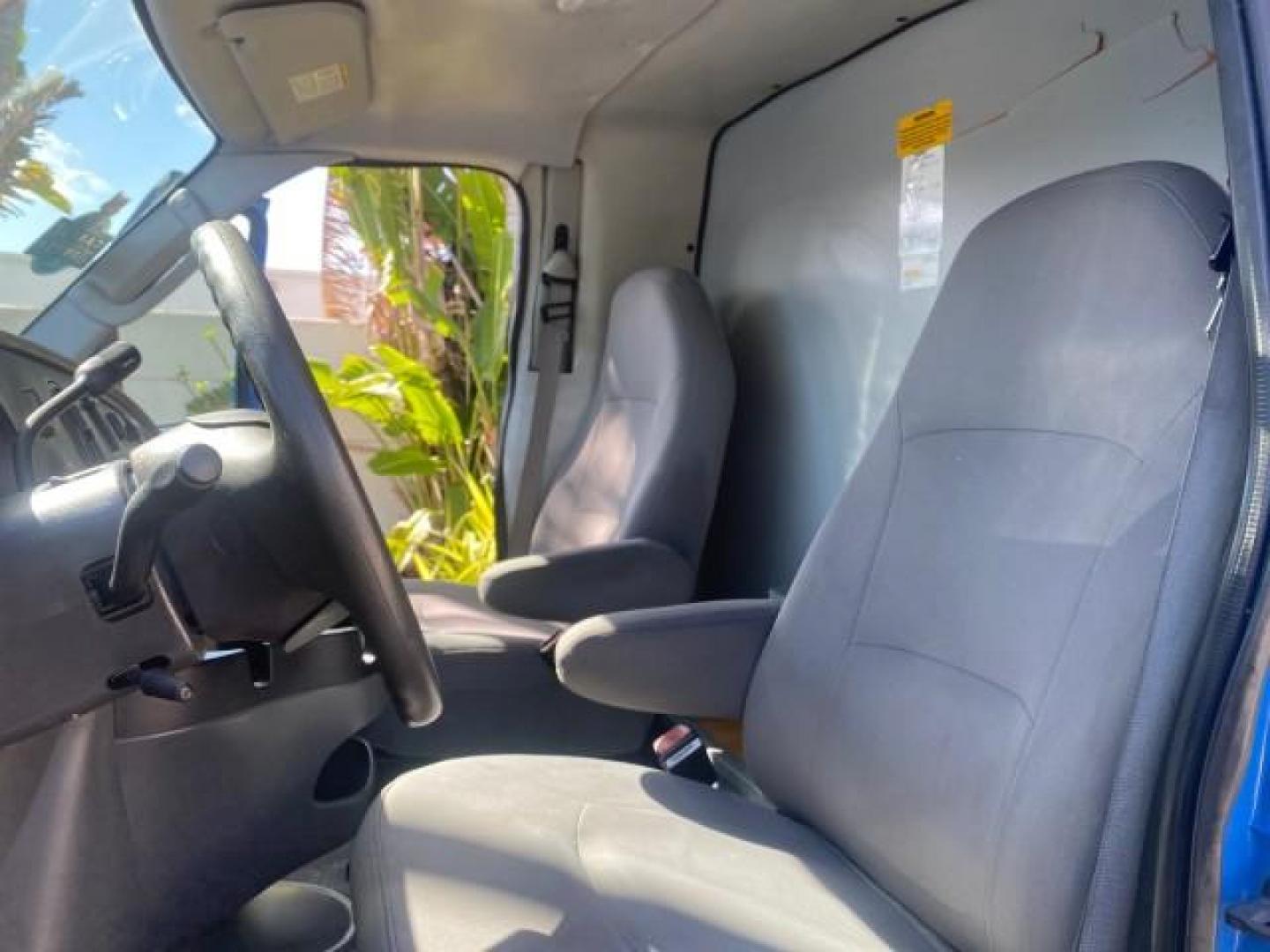 2006 True Blue Metallic /Medium Flint Ford Econoline Commercial Cutaway LOW MILES 27,641 1 OWNER (1FDWE35L16H) with an 5.4L SOHC EFI Triton V8 Engine engine, Automatic transmission, located at 4701 North Dixie Hwy, Pompano Beach, FL, 33064, (954) 422-2889, 26.240938, -80.123474 - OUR WEBPAGE FLORIDACARS1.COM HAS OVER 100 PHOTOS AND FREE CARFAX LINK 2006 FORD E350 SUPER DUTY 1 OWNER DUTY 13 FT BOX TRUCK VIN: 1FDWE35L16HB37597 1 F D W E 3 5 L 1 6 H B 3 7 5 9 7 CUTAWAY 5.4L V8 F GASOLINE REAR WHEEL DRIVE Features ABS Brakes Air Conditioning AM/FM Stereo Automatic Transmission V- Photo#10